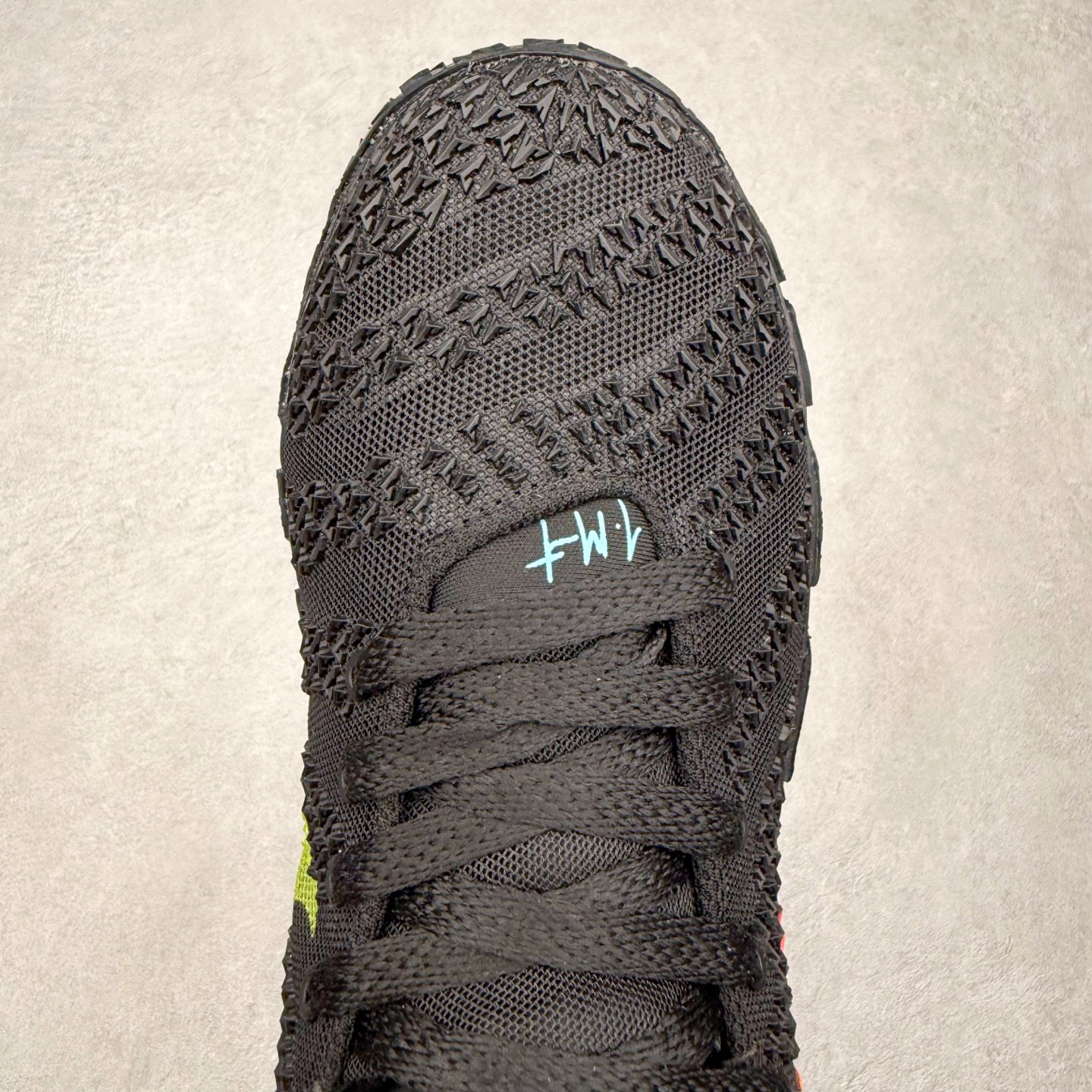 图片[4]-NK JA3 EP 莫兰特三代低帮篮球鞋 以鲜艳明亮的色调脱颖而出。鞋舌上醒目地展示着 “ JA ” 标志，而后跟上的 “ 12 ：AM ” 则以独特的设计呈现。鞋头和鞋舌采用透气运动网布制成，确保舒适耐用。在第一款鞋型的基础上进行了重大升级，采用更为挺拔的鞋口设计，为脚踝带来更佳的包裹与支撑感。侧面独特波纹纹理细节，打破了单调，赋予鞋子灵动与活力的视觉体验。中底部分巧妙借鉴了科比 5 的经典元素，融入斑点细节，增强了整体美学吸引力。实拍调校N版已经零色差零失真 百分百还原实物色彩所见即所得 不存在货不对板色差等低级问题 选购参考实物拍摄 不混卖不参货 只用心做好货严格选品 承诺混一赔十 尺码：40 40.5 41 42 42.5 43 44 44.5 45 46-选品中心