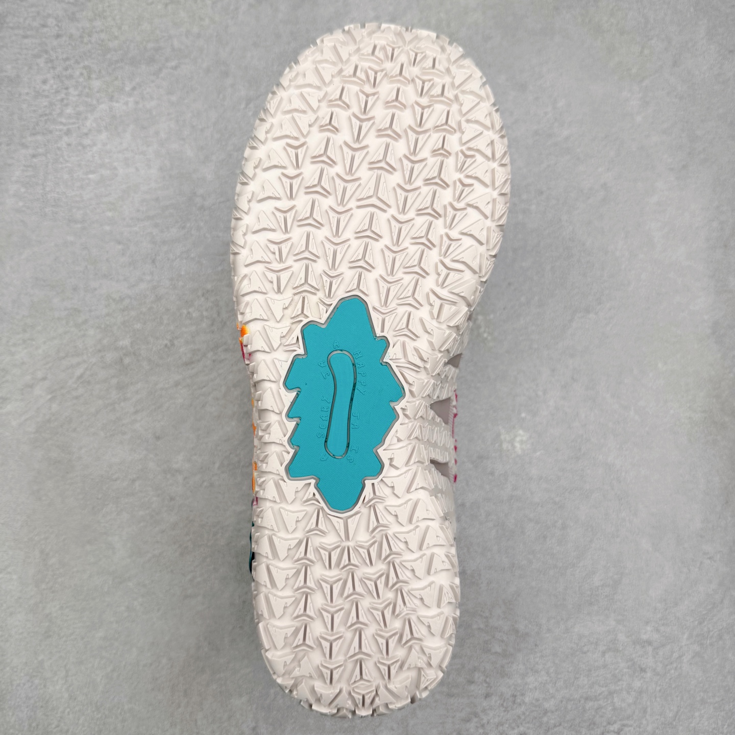 图片[9]-NK JA3 EP 莫兰特三代低帮篮球鞋 以鲜艳明亮的色调脱颖而出。鞋舌上醒目地展示着 “ JA ” 标志，而后跟上的 “ 12 ：AM ” 则以独特的设计呈现。鞋头和鞋舌采用透气运动网布制成，确保舒适耐用。在第一款鞋型的基础上进行了重大升级，采用更为挺拔的鞋口设计，为脚踝带来更佳的包裹与支撑感。侧面独特波纹纹理细节，打破了单调，赋予鞋子灵动与活力的视觉体验。中底部分巧妙借鉴了科比 5 的经典元素，融入斑点细节，增强了整体美学吸引力。实拍调校N版已经零色差零失真 百分百还原实物色彩所见即所得 不存在货不对板色差等低级问题 选购参考实物拍摄 不混卖不参货 只用心做好货严格选品 承诺混一赔十 尺码：40 40.5 41 42 42.5 43 44 44.5 45 46-选品中心