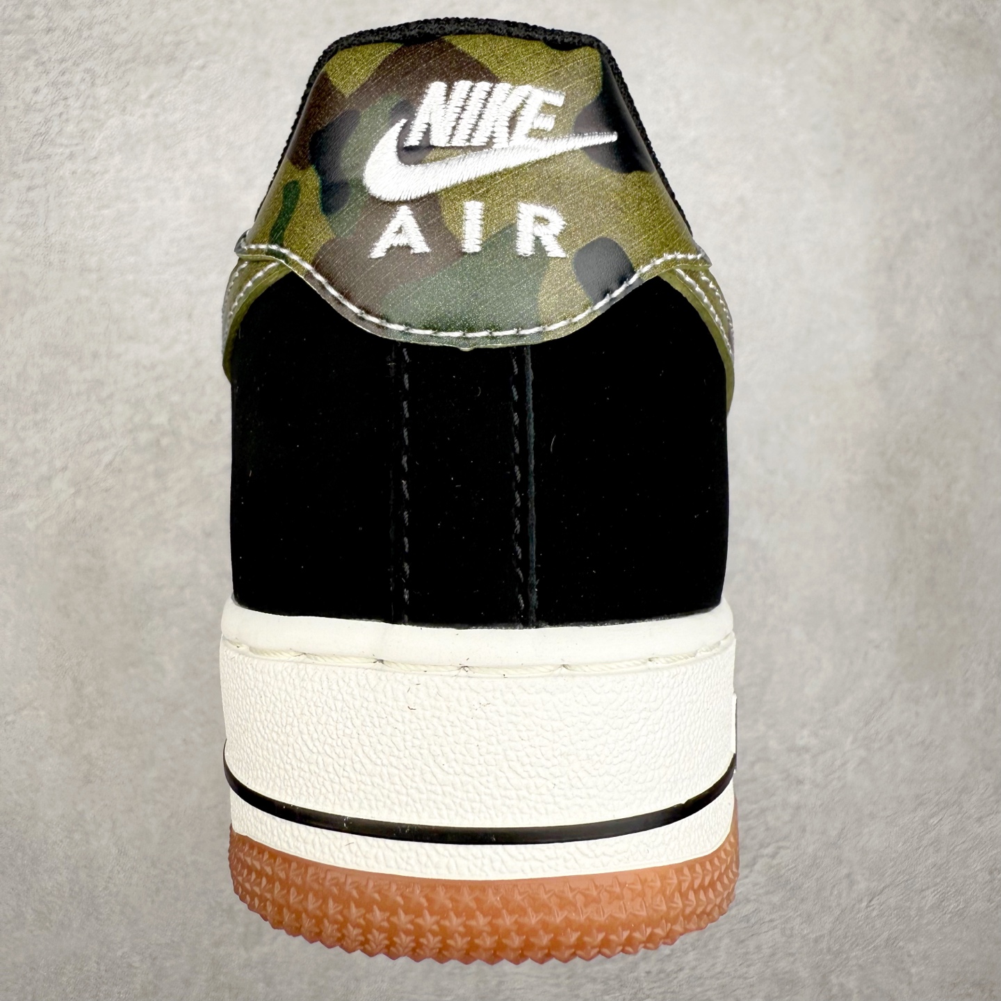 图片[8]-NK Air Force 1´07 Low 空军一号低帮百搭休闲运动板鞋 HQ1967-100 柔软、弹性十足的缓震性能和出色的中底设计 横跨复古与现代的外型结合 造就出风靡全球 三十多年的Force 1 直到今天还深受青睐 实拍调校N版已经零色差零失真 百分百还原实物色彩所见即所得 不存在货不对板色差等低级问题 选购参考实物拍摄 不混卖不参货 只用心做好货严格选品 承诺混一赔十 尺码：36 36.5 37.5 38 38.5 39 40 40.5 41 42 42.5 43 44 44.5 45-选品中心