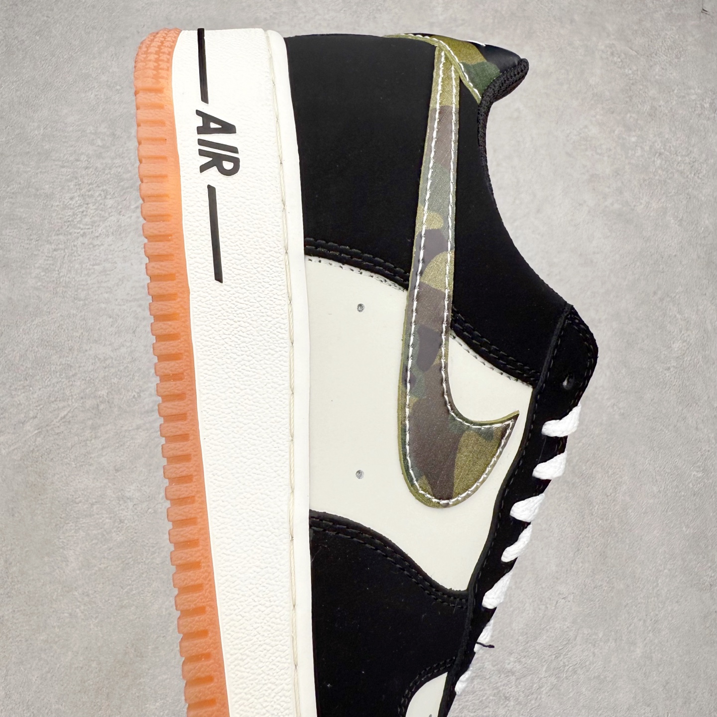 图片[6]-NK Air Force 1´07 Low 空军一号低帮百搭休闲运动板鞋 HQ1967-100 柔软、弹性十足的缓震性能和出色的中底设计 横跨复古与现代的外型结合 造就出风靡全球 三十多年的Force 1 直到今天还深受青睐 实拍调校N版已经零色差零失真 百分百还原实物色彩所见即所得 不存在货不对板色差等低级问题 选购参考实物拍摄 不混卖不参货 只用心做好货严格选品 承诺混一赔十 尺码：36 36.5 37.5 38 38.5 39 40 40.5 41 42 42.5 43 44 44.5 45-选品中心