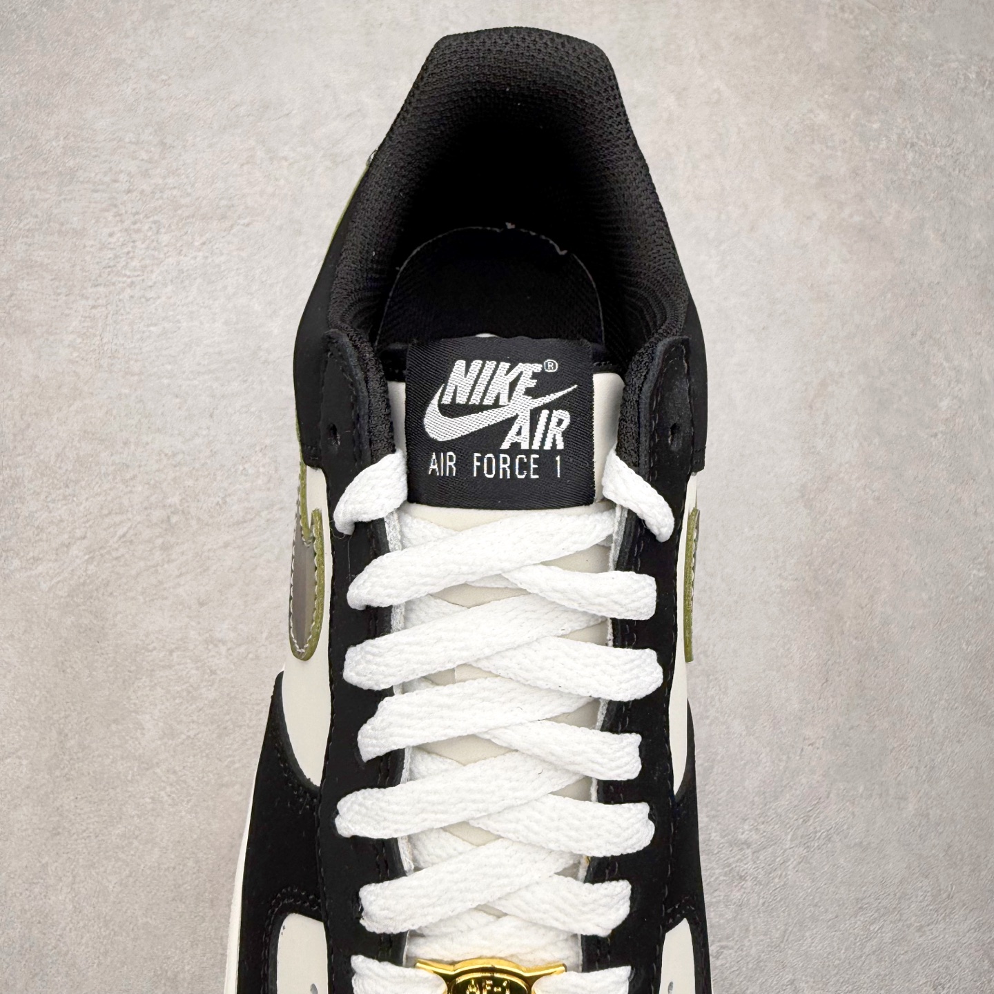 图片[5]-NK Air Force 1´07 Low 空军一号低帮百搭休闲运动板鞋 HQ1967-100 柔软、弹性十足的缓震性能和出色的中底设计 横跨复古与现代的外型结合 造就出风靡全球 三十多年的Force 1 直到今天还深受青睐 实拍调校N版已经零色差零失真 百分百还原实物色彩所见即所得 不存在货不对板色差等低级问题 选购参考实物拍摄 不混卖不参货 只用心做好货严格选品 承诺混一赔十 尺码：36 36.5 37.5 38 38.5 39 40 40.5 41 42 42.5 43 44 44.5 45-选品中心