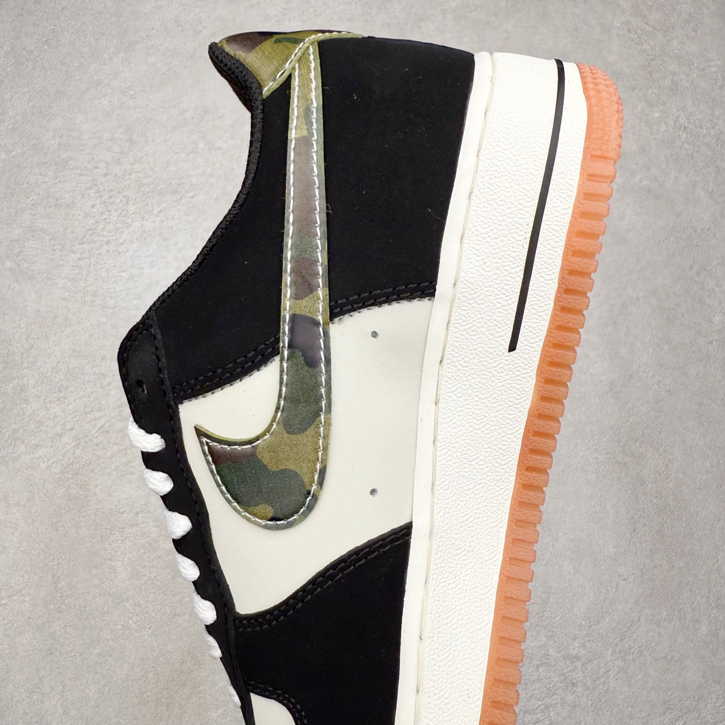 图片[7]-NK Air Force 1´07 Low 空军一号低帮百搭休闲运动板鞋 HQ1967-100 柔软、弹性十足的缓震性能和出色的中底设计 横跨复古与现代的外型结合 造就出风靡全球 三十多年的Force 1 直到今天还深受青睐 实拍调校N版已经零色差零失真 百分百还原实物色彩所见即所得 不存在货不对板色差等低级问题 选购参考实物拍摄 不混卖不参货 只用心做好货严格选品 承诺混一赔十 尺码：36 36.5 37.5 38 38.5 39 40 40.5 41 42 42.5 43 44 44.5 45-选品中心