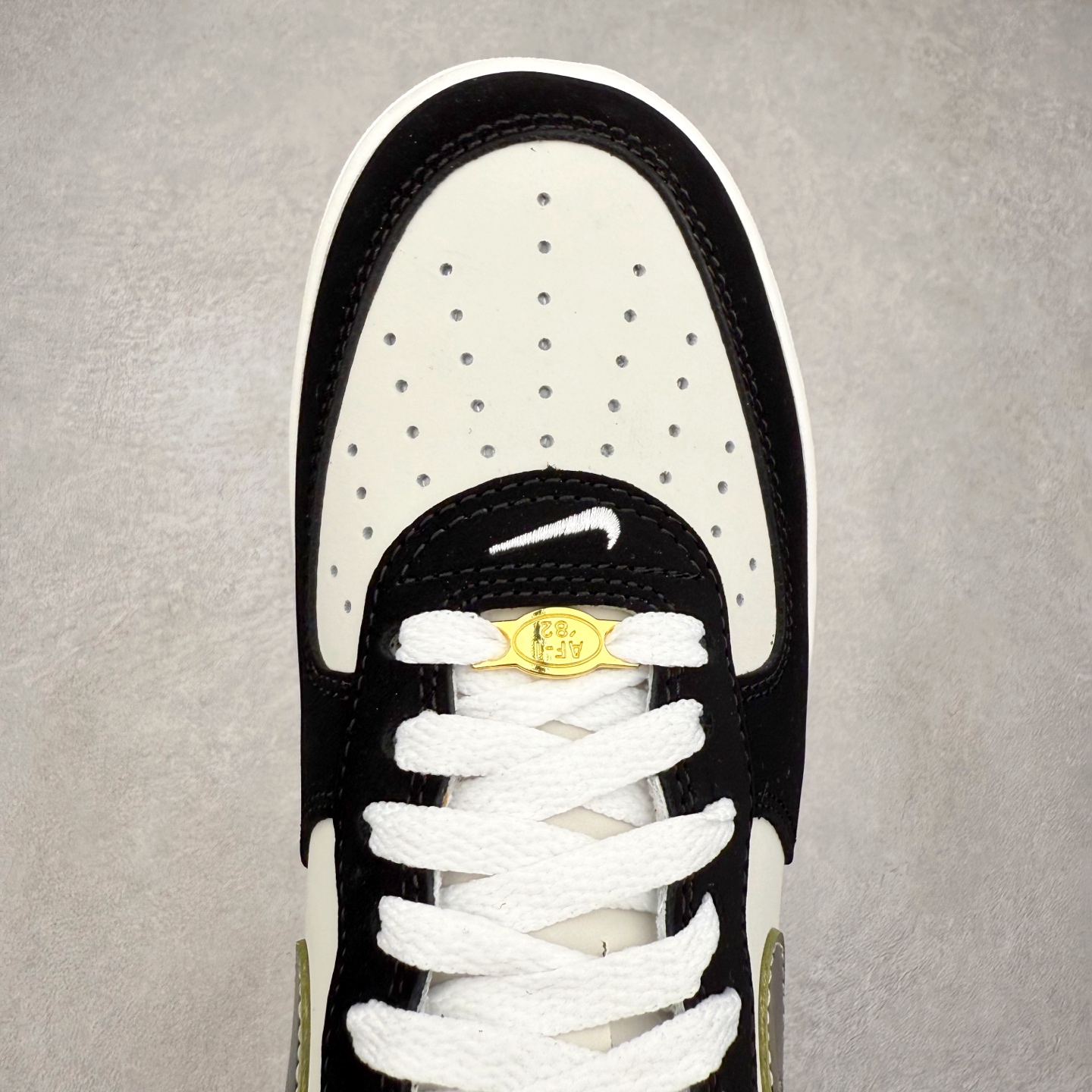 图片[4]-NK Air Force 1´07 Low 空军一号低帮百搭休闲运动板鞋 HQ1967-100 柔软、弹性十足的缓震性能和出色的中底设计 横跨复古与现代的外型结合 造就出风靡全球 三十多年的Force 1 直到今天还深受青睐 实拍调校N版已经零色差零失真 百分百还原实物色彩所见即所得 不存在货不对板色差等低级问题 选购参考实物拍摄 不混卖不参货 只用心做好货严格选品 承诺混一赔十 尺码：36 36.5 37.5 38 38.5 39 40 40.5 41 42 42.5 43 44 44.5 45-选品中心