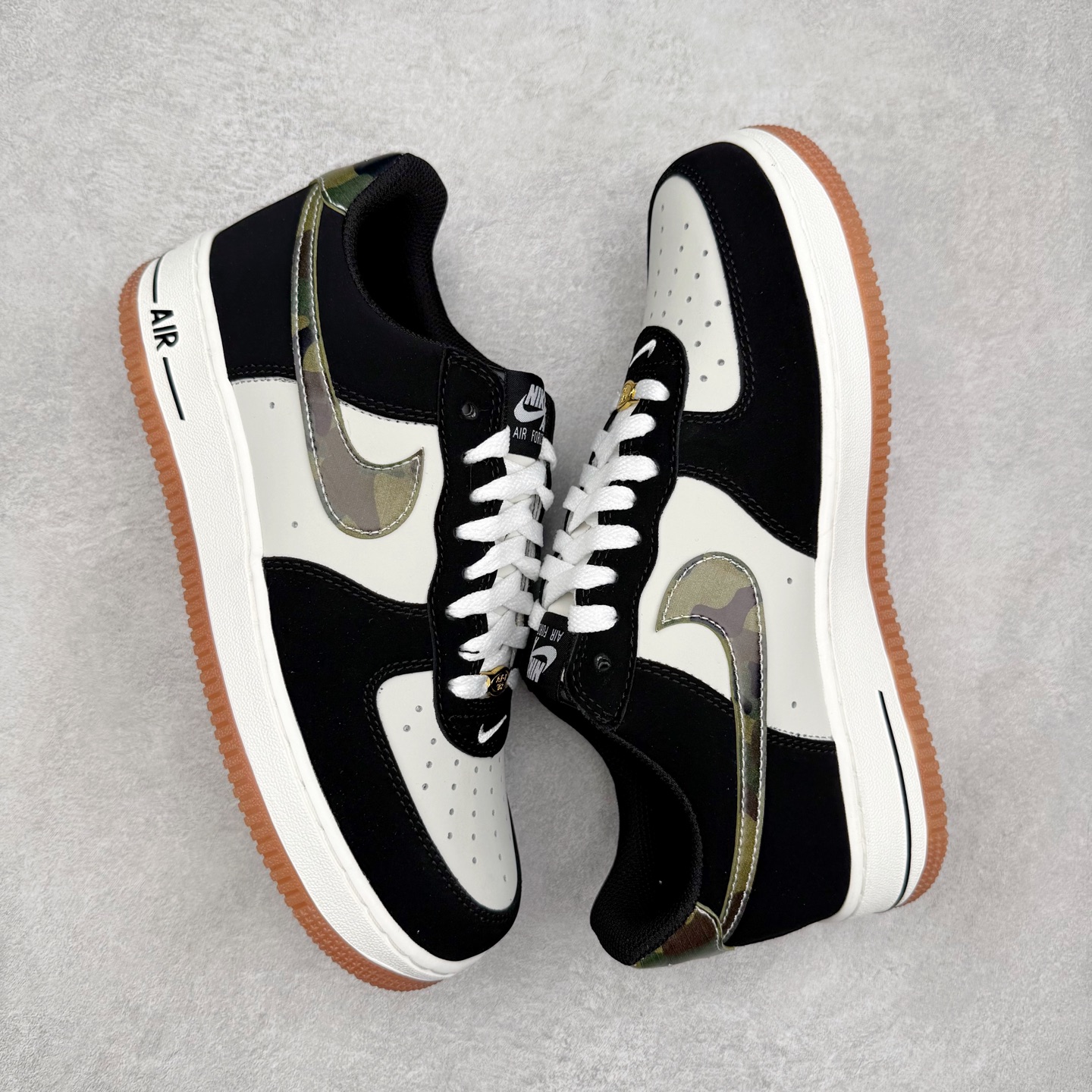 图片[3]-NK Air Force 1´07 Low 空军一号低帮百搭休闲运动板鞋 HQ1967-100 柔软、弹性十足的缓震性能和出色的中底设计 横跨复古与现代的外型结合 造就出风靡全球 三十多年的Force 1 直到今天还深受青睐 实拍调校N版已经零色差零失真 百分百还原实物色彩所见即所得 不存在货不对板色差等低级问题 选购参考实物拍摄 不混卖不参货 只用心做好货严格选品 承诺混一赔十 尺码：36 36.5 37.5 38 38.5 39 40 40.5 41 42 42.5 43 44 44.5 45-选品中心