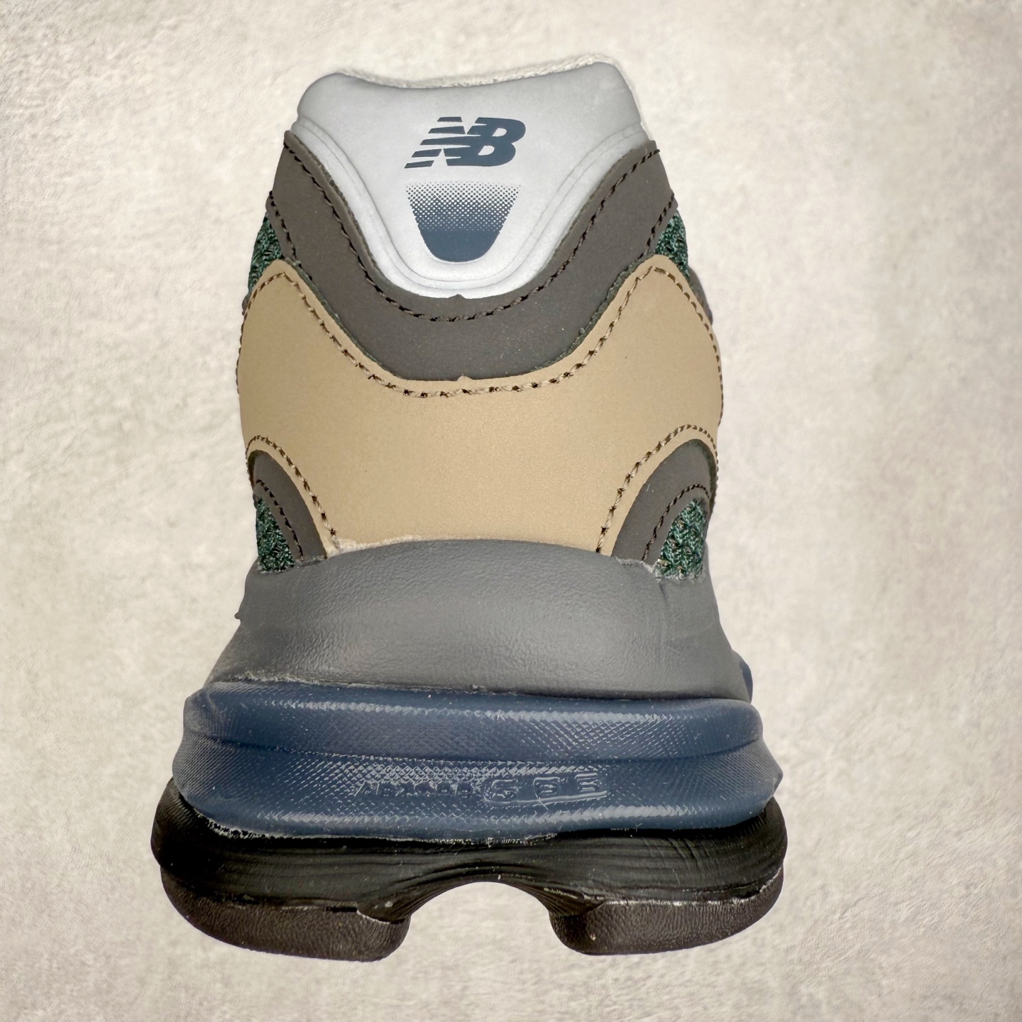 图片[8]-New Balance NB2010系列新百伦经典复古休闲运动板鞋 以ENCAP中底配以升级版 N-ERGY缓震物料 鞋面则采用特色的柔软麂皮搭以NewBalance经典的尼龙网布 低调中还原跑鞋本真 更年轻化的设计理念与材质 让新世代青年得以用全新视角体验经典鞋款的传奇魅力尺码：36 37 37.5 38 38.5 39.5 40 40.5 41.5 42 42.5 43 44 45-选品中心