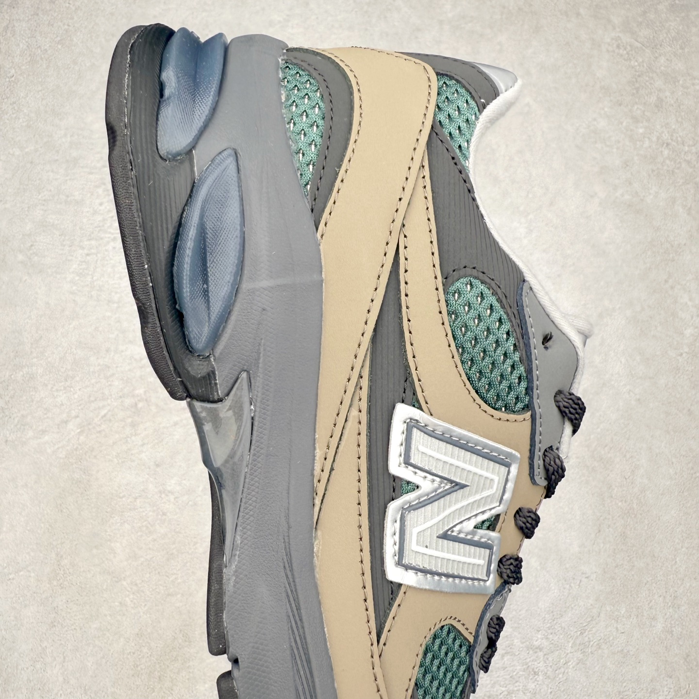 图片[6]-New Balance NB2010系列新百伦经典复古休闲运动板鞋 以ENCAP中底配以升级版 N-ERGY缓震物料 鞋面则采用特色的柔软麂皮搭以NewBalance经典的尼龙网布 低调中还原跑鞋本真 更年轻化的设计理念与材质 让新世代青年得以用全新视角体验经典鞋款的传奇魅力尺码：36 37 37.5 38 38.5 39.5 40 40.5 41.5 42 42.5 43 44 45-选品中心