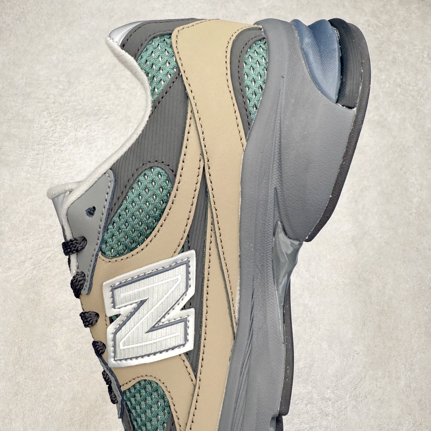 图片[7]-New Balance NB2010系列新百伦经典复古休闲运动板鞋 以ENCAP中底配以升级版 N-ERGY缓震物料 鞋面则采用特色的柔软麂皮搭以NewBalance经典的尼龙网布 低调中还原跑鞋本真 更年轻化的设计理念与材质 让新世代青年得以用全新视角体验经典鞋款的传奇魅力尺码：36 37 37.5 38 38.5 39.5 40 40.5 41.5 42 42.5 43 44 45-选品中心