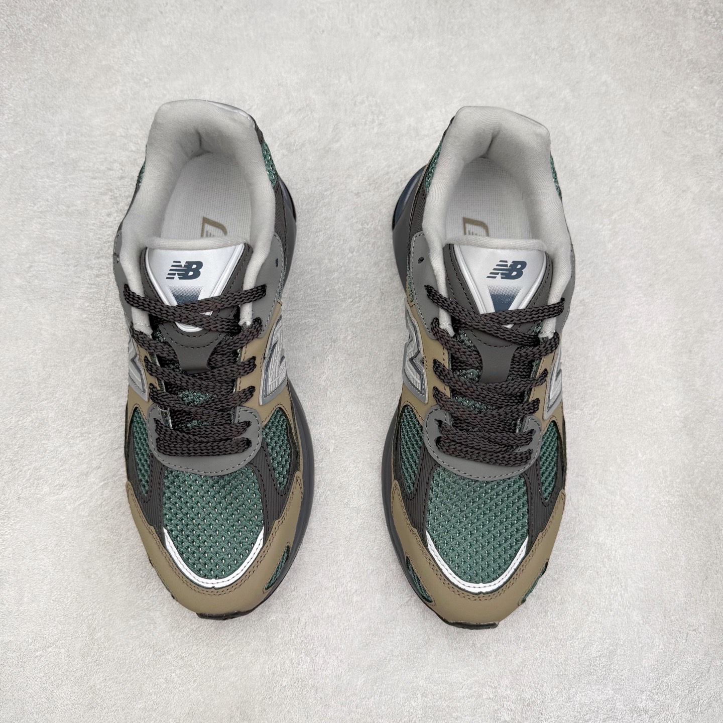 图片[2]-New Balance NB2010系列新百伦经典复古休闲运动板鞋 以ENCAP中底配以升级版 N-ERGY缓震物料 鞋面则采用特色的柔软麂皮搭以NewBalance经典的尼龙网布 低调中还原跑鞋本真 更年轻化的设计理念与材质 让新世代青年得以用全新视角体验经典鞋款的传奇魅力尺码：36 37 37.5 38 38.5 39.5 40 40.5 41.5 42 42.5 43 44 45-选品中心