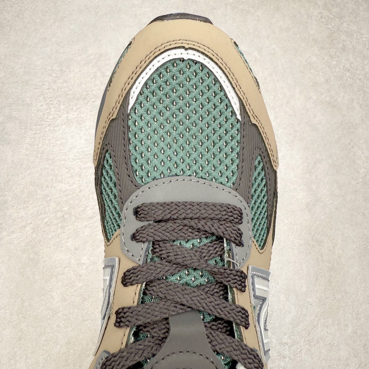 图片[4]-New Balance NB2010系列新百伦经典复古休闲运动板鞋 以ENCAP中底配以升级版 N-ERGY缓震物料 鞋面则采用特色的柔软麂皮搭以NewBalance经典的尼龙网布 低调中还原跑鞋本真 更年轻化的设计理念与材质 让新世代青年得以用全新视角体验经典鞋款的传奇魅力尺码：36 37 37.5 38 38.5 39.5 40 40.5 41.5 42 42.5 43 44 45-选品中心