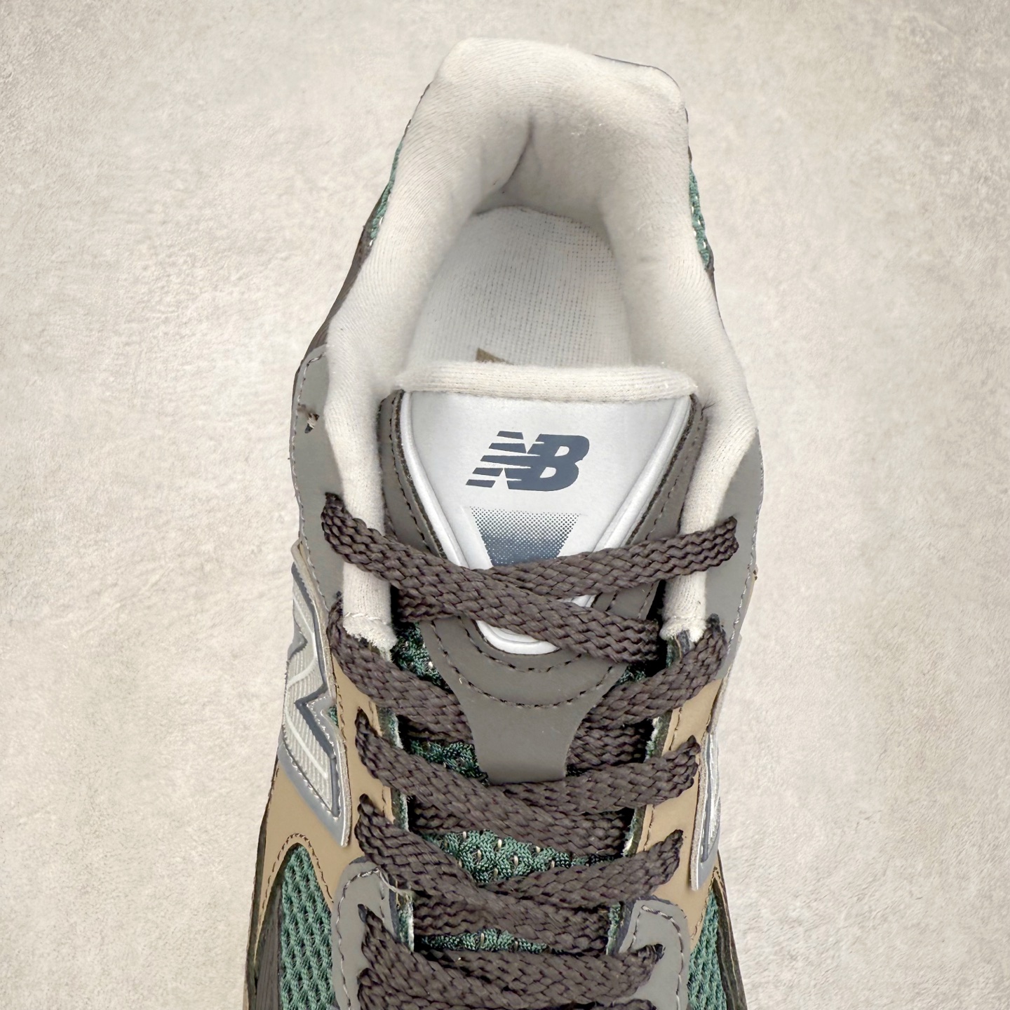 图片[5]-New Balance NB2010系列新百伦经典复古休闲运动板鞋 以ENCAP中底配以升级版 N-ERGY缓震物料 鞋面则采用特色的柔软麂皮搭以NewBalance经典的尼龙网布 低调中还原跑鞋本真 更年轻化的设计理念与材质 让新世代青年得以用全新视角体验经典鞋款的传奇魅力尺码：36 37 37.5 38 38.5 39.5 40 40.5 41.5 42 42.5 43 44 45-选品中心
