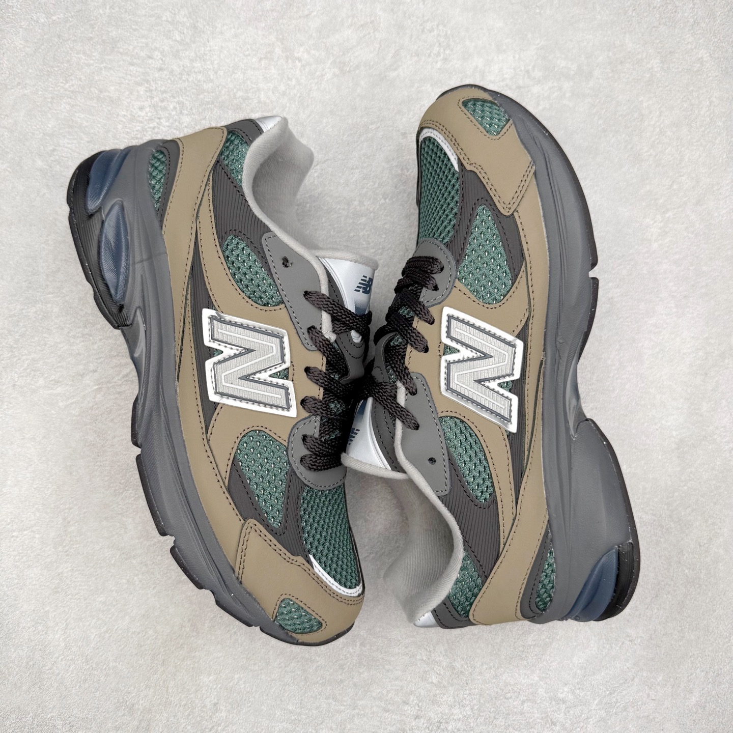 图片[3]-New Balance NB2010系列新百伦经典复古休闲运动板鞋 以ENCAP中底配以升级版 N-ERGY缓震物料 鞋面则采用特色的柔软麂皮搭以NewBalance经典的尼龙网布 低调中还原跑鞋本真 更年轻化的设计理念与材质 让新世代青年得以用全新视角体验经典鞋款的传奇魅力尺码：36 37 37.5 38 38.5 39.5 40 40.5 41.5 42 42.5 43 44 45-选品中心