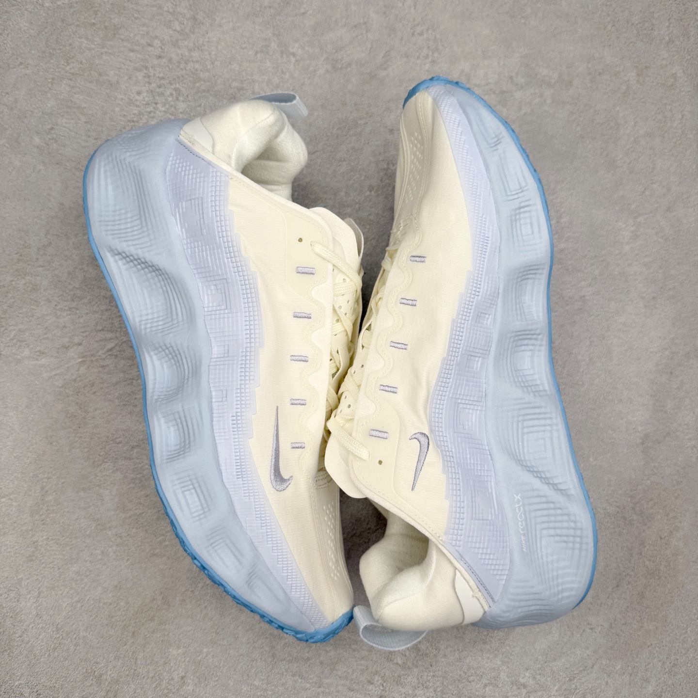 图片[3]-HYEIN SEO x NK Ava Rover 百搭舒适耐磨低帮跑步鞋 男女同款 流线型轮廓，通过轻薄物料鞋面结合 TPU 网格状支撑示人，增厚的中底材质选用 ReactX 加持，华夫外底收尾。鞋垫与后跟鞋提，克制点缀 Hyein Seo 字样。鞋垫与鞋提则采用菱形格纹的变化元素呈现。实拍调校N版已经零色差零失真 百分百还原实物色彩所见即所得 不存在货不对板色差等低级问题 选购参考实物拍摄 不混卖不参货 只用心做好货严格选品 承诺混一赔十 尺码：36 36.5 37.5 38 38.5 39 40 40.5 41 42 42.5 43 44 44.5 45-选品中心