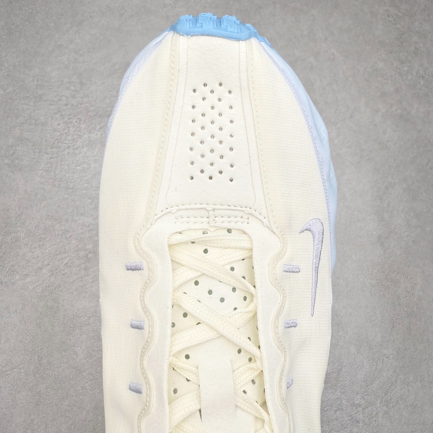 图片[4]-HYEIN SEO x NK Ava Rover 百搭舒适耐磨低帮跑步鞋 男女同款 流线型轮廓，通过轻薄物料鞋面结合 TPU 网格状支撑示人，增厚的中底材质选用 ReactX 加持，华夫外底收尾。鞋垫与后跟鞋提，克制点缀 Hyein Seo 字样。鞋垫与鞋提则采用菱形格纹的变化元素呈现。实拍调校N版已经零色差零失真 百分百还原实物色彩所见即所得 不存在货不对板色差等低级问题 选购参考实物拍摄 不混卖不参货 只用心做好货严格选品 承诺混一赔十 尺码：36 36.5 37.5 38 38.5 39 40 40.5 41 42 42.5 43 44 44.5 45-选品中心