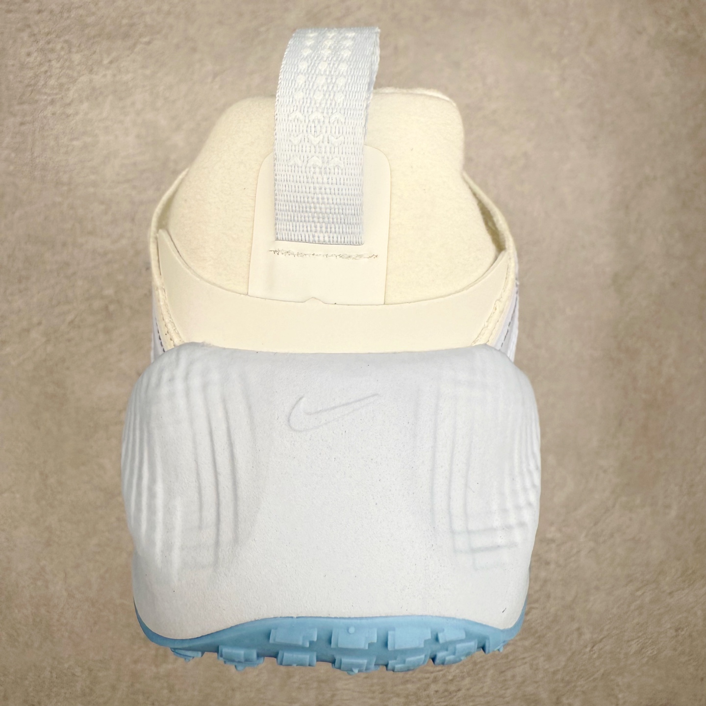 图片[8]-HYEIN SEO x NK Ava Rover 百搭舒适耐磨低帮跑步鞋 男女同款 流线型轮廓，通过轻薄物料鞋面结合 TPU 网格状支撑示人，增厚的中底材质选用 ReactX 加持，华夫外底收尾。鞋垫与后跟鞋提，克制点缀 Hyein Seo 字样。鞋垫与鞋提则采用菱形格纹的变化元素呈现。实拍调校N版已经零色差零失真 百分百还原实物色彩所见即所得 不存在货不对板色差等低级问题 选购参考实物拍摄 不混卖不参货 只用心做好货严格选品 承诺混一赔十 尺码：36 36.5 37.5 38 38.5 39 40 40.5 41 42 42.5 43 44 44.5 45-选品中心