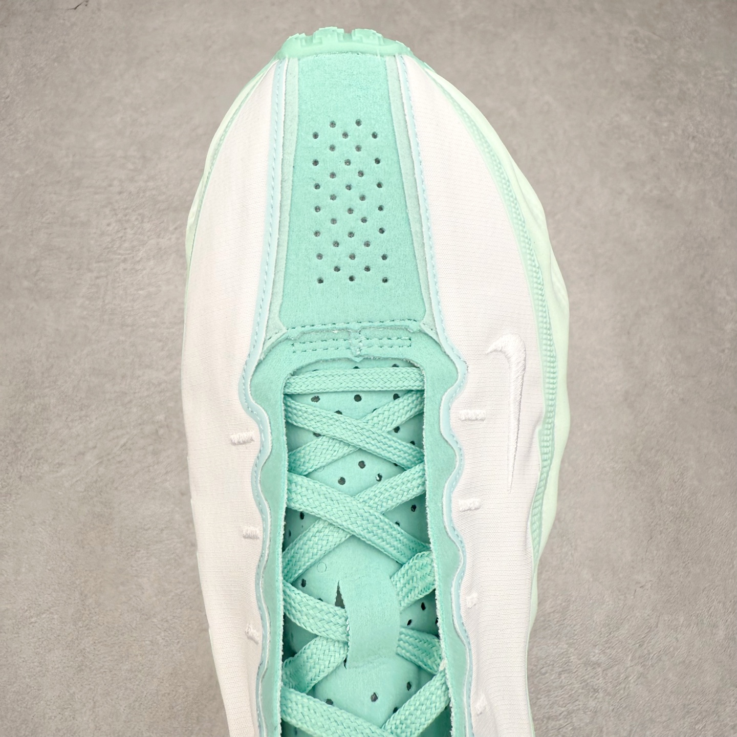 图片[4]-HYEIN SEO x NK Ava Rover 百搭舒适耐磨低帮跑步鞋 男女同款 流线型轮廓，通过轻薄物料鞋面结合 TPU 网格状支撑示人，增厚的中底材质选用 ReactX 加持，华夫外底收尾。鞋垫与后跟鞋提，克制点缀 Hyein Seo 字样。鞋垫与鞋提则采用菱形格纹的变化元素呈现。实拍调校N版已经零色差零失真 百分百还原实物色彩所见即所得 不存在货不对板色差等低级问题 选购参考实物拍摄 不混卖不参货 只用心做好货严格选品 承诺混一赔十 尺码：36 36.5 37.5 38 38.5 39 40 40.5 41 42 42.5 43 44 44.5 45-选品中心