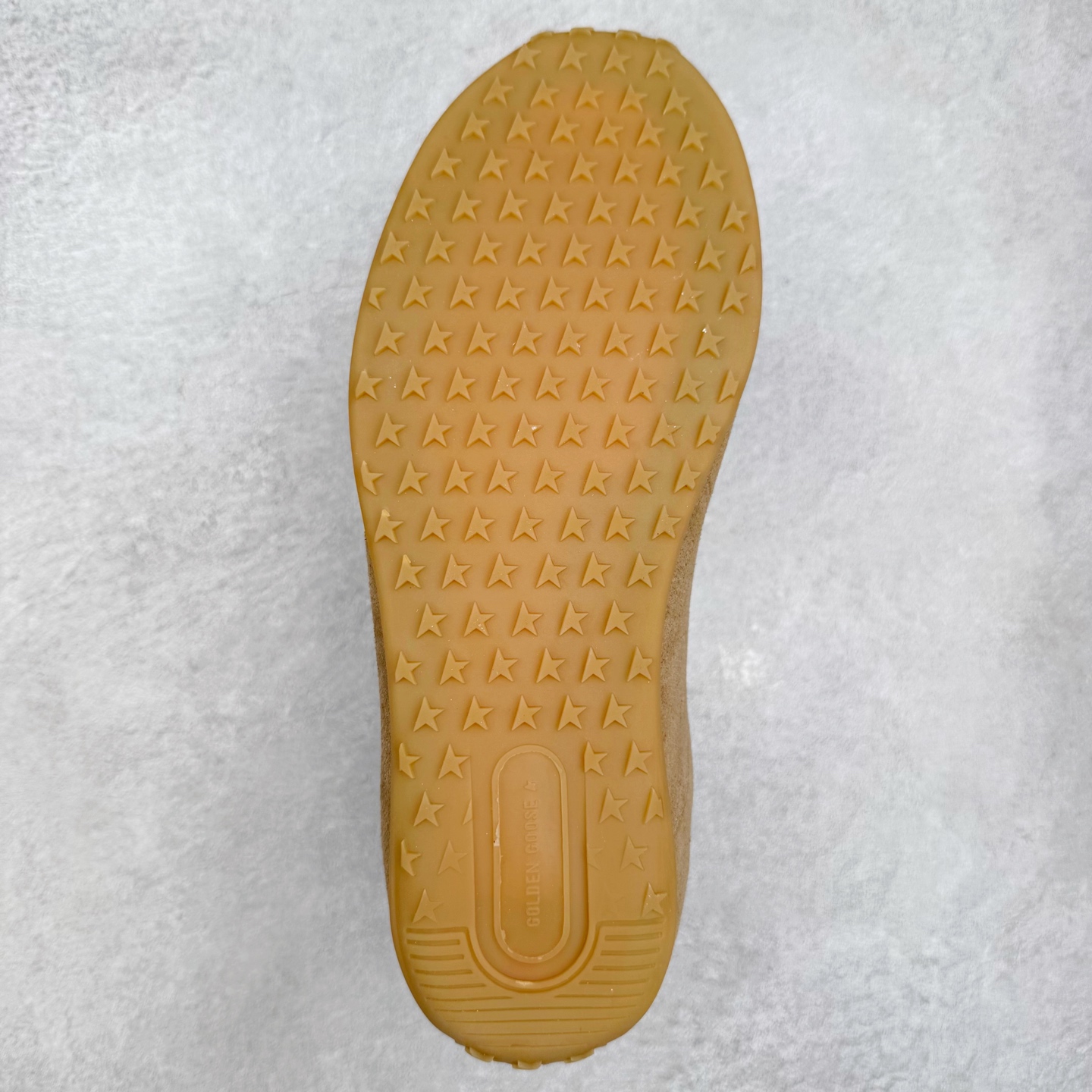 图片[9]-GGDB Golden Goose 25ss马拉松系列暴走鞋 Marathon Speed-70年代美式田径风以简约线条勾勒速度美学，轻薄鞋款突破传统束缚。尼龙面与皮革拼接，既轻盈又透气，完美诠释竞技精神。低帮设计解放脚踝，流线型鞋底提升抓地力。明快配色彰显活力，将赛场激情融入日常穿搭。这一风格至今仍是运动美学的经典范式，见证着田径文化的永恒魅力。 鞋面：牛皮 内里：牛皮 大底：进口橡胶底 尺码：35-40-选品中心