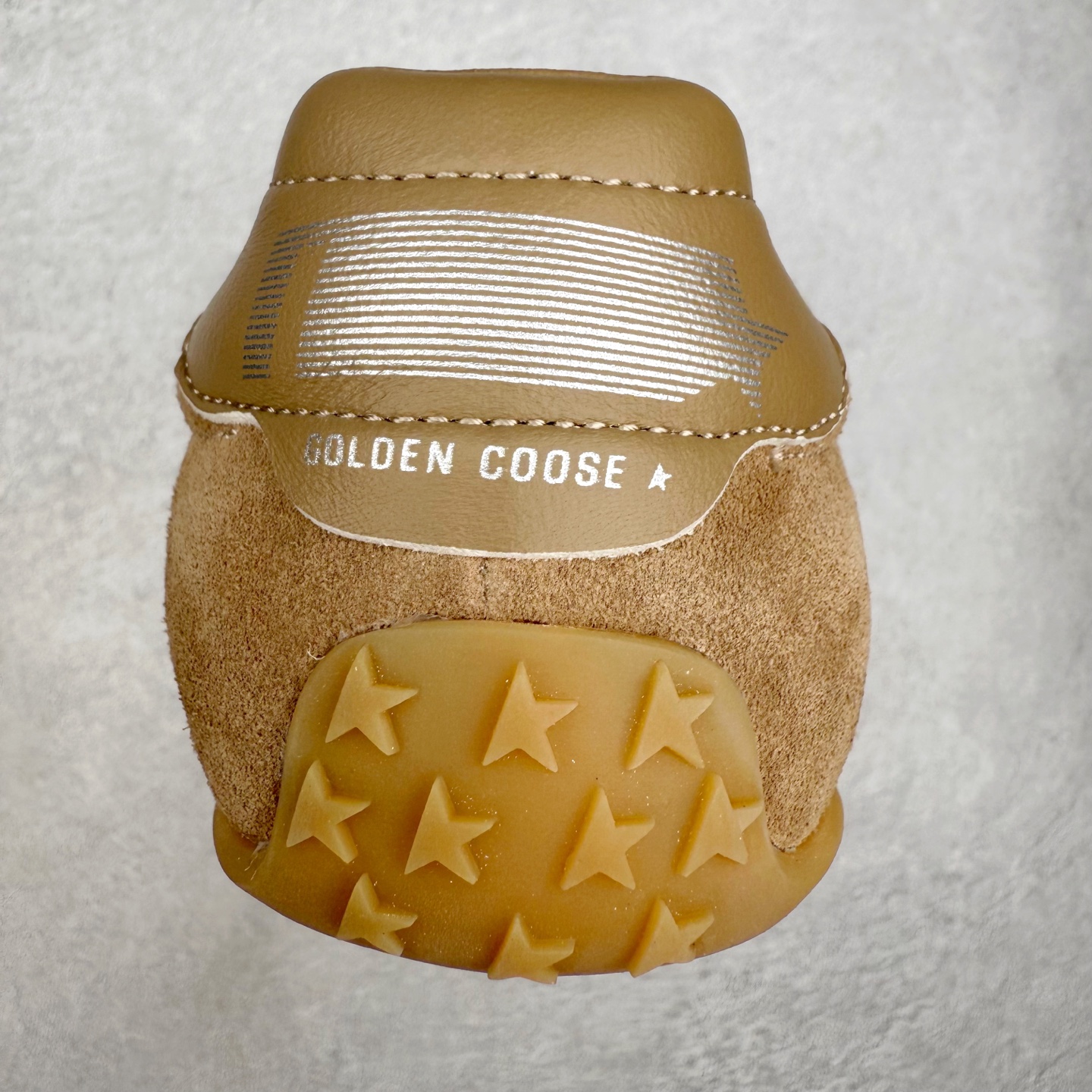 图片[8]-GGDB Golden Goose 25ss马拉松系列暴走鞋 Marathon Speed-70年代美式田径风以简约线条勾勒速度美学，轻薄鞋款突破传统束缚。尼龙面与皮革拼接，既轻盈又透气，完美诠释竞技精神。低帮设计解放脚踝，流线型鞋底提升抓地力。明快配色彰显活力，将赛场激情融入日常穿搭。这一风格至今仍是运动美学的经典范式，见证着田径文化的永恒魅力。 鞋面：牛皮 内里：牛皮 大底：进口橡胶底 尺码：35-40-选品中心