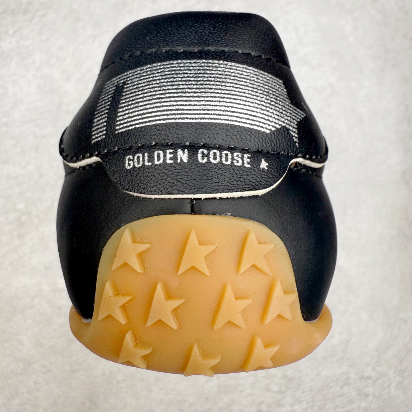 图片[8]-GGDB Golden Goose 25ss马拉松系列暴走鞋 Marathon Speed-70年代美式田径风以简约线条勾勒速度美学，轻薄鞋款突破传统束缚。尼龙面与皮革拼接，既轻盈又透气，完美诠释竞技精神。低帮设计解放脚踝，流线型鞋底提升抓地力。明快配色彰显活力，将赛场激情融入日常穿搭。这一风格至今仍是运动美学的经典范式，见证着田径文化的永恒魅力。 鞋面：牛皮 内里：牛皮 大底：进口橡胶底 尺码：35-40-选品中心