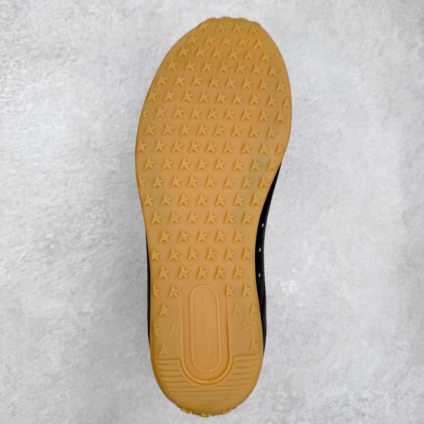 图片[9]-GGDB Golden Goose 25ss马拉松系列暴走鞋 Marathon Speed-70年代美式田径风以简约线条勾勒速度美学，轻薄鞋款突破传统束缚。尼龙面与皮革拼接，既轻盈又透气，完美诠释竞技精神。低帮设计解放脚踝，流线型鞋底提升抓地力。明快配色彰显活力，将赛场激情融入日常穿搭。这一风格至今仍是运动美学的经典范式，见证着田径文化的永恒魅力。 鞋面：牛皮 内里：牛皮 大底：进口橡胶底 尺码：35-40-选品中心