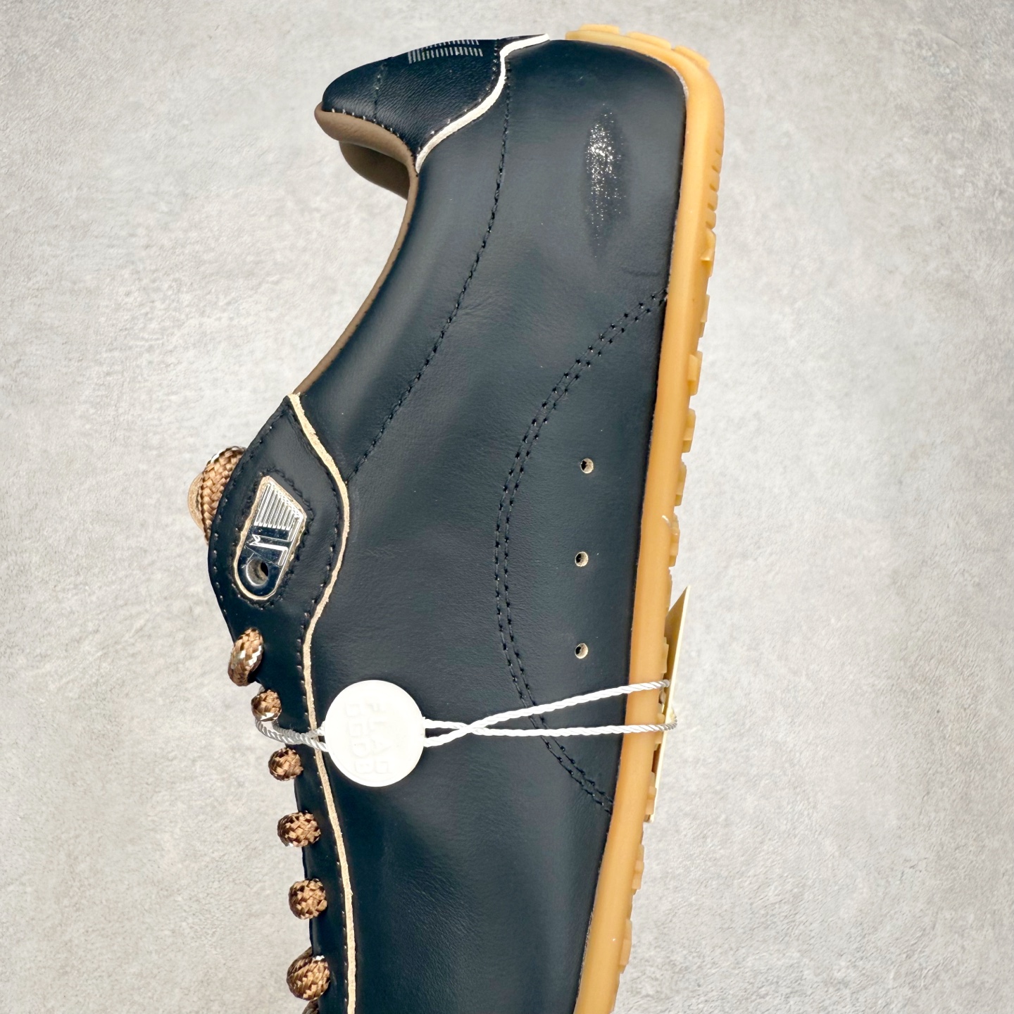 图片[7]-GGDB Golden Goose 25ss马拉松系列暴走鞋 Marathon Speed-70年代美式田径风以简约线条勾勒速度美学，轻薄鞋款突破传统束缚。尼龙面与皮革拼接，既轻盈又透气，完美诠释竞技精神。低帮设计解放脚踝，流线型鞋底提升抓地力。明快配色彰显活力，将赛场激情融入日常穿搭。这一风格至今仍是运动美学的经典范式，见证着田径文化的永恒魅力。 鞋面：牛皮 内里：牛皮 大底：进口橡胶底 尺码：35-40-选品中心