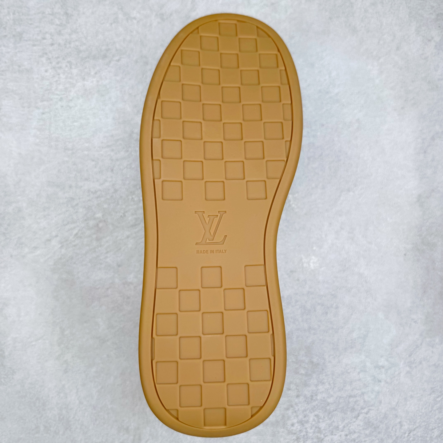 图片[9]-LOUIS VUITTON lv skate sneaker 2026 秋冬男士系列 Classic 牛皮革 圆头系带 低帮 生活休闲鞋 原版开发 市面唯一正确版本 原版购入开发 欢迎对比 运动鞋于 2025 秋冬男士系列初次亮相 以光滑牛皮革塑造考究设计 可轻松融入各式造型 瞩目 LV 字母标注鞋侧 轻盈橡胶外底点缀 Vuitton 标识 材料使用原版定制进口头层牛皮 内里使用原版进口透气网里 原版开模橡胶发泡材质大底 内增高4CM 尺码：39-45-选品中心