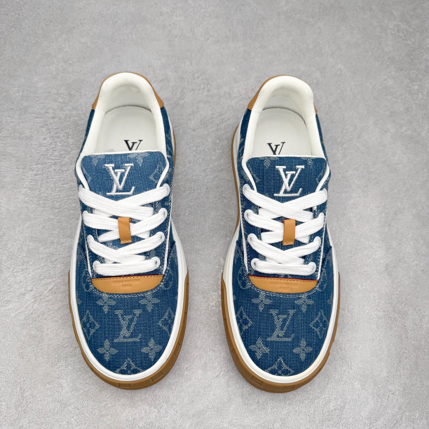 图片[2]-LOUIS VUITTON lv skate sneaker 2026 秋冬男士系列 Classic 牛皮革 圆头系带 低帮 生活休闲鞋 原版开发 市面唯一正确版本 原版购入开发 欢迎对比 运动鞋于 2025 秋冬男士系列初次亮相 以光滑牛皮革塑造考究设计 可轻松融入各式造型 瞩目 LV 字母标注鞋侧 轻盈橡胶外底点缀 Vuitton 标识 材料使用原版定制进口头层牛皮 内里使用原版进口透气网里 原版开模橡胶发泡材质大底 内增高4CM 尺码：39-45-选品中心