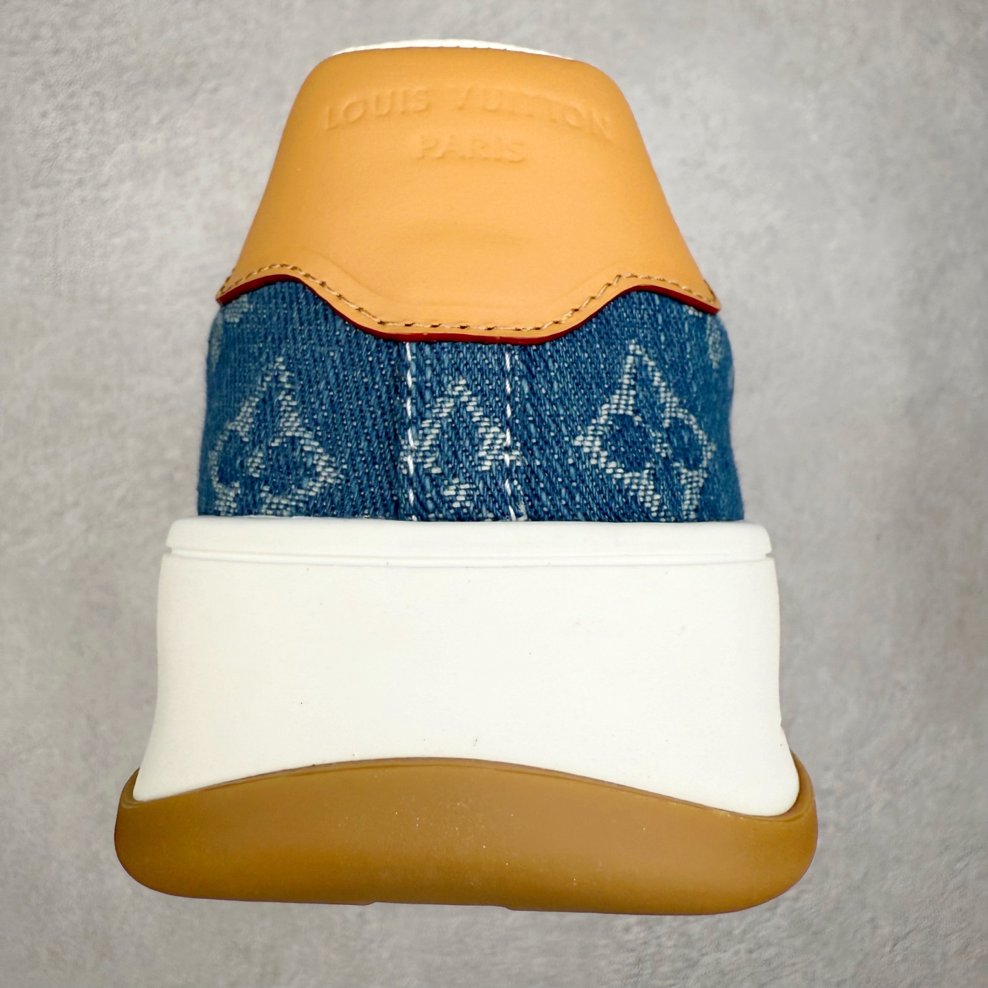 图片[8]-LOUIS VUITTON lv skate sneaker 2026 秋冬男士系列 Classic 牛皮革 圆头系带 低帮 生活休闲鞋 原版开发 市面唯一正确版本 原版购入开发 欢迎对比 运动鞋于 2025 秋冬男士系列初次亮相 以光滑牛皮革塑造考究设计 可轻松融入各式造型 瞩目 LV 字母标注鞋侧 轻盈橡胶外底点缀 Vuitton 标识 材料使用原版定制进口头层牛皮 内里使用原版进口透气网里 原版开模橡胶发泡材质大底 内增高4CM 尺码：39-45-选品中心