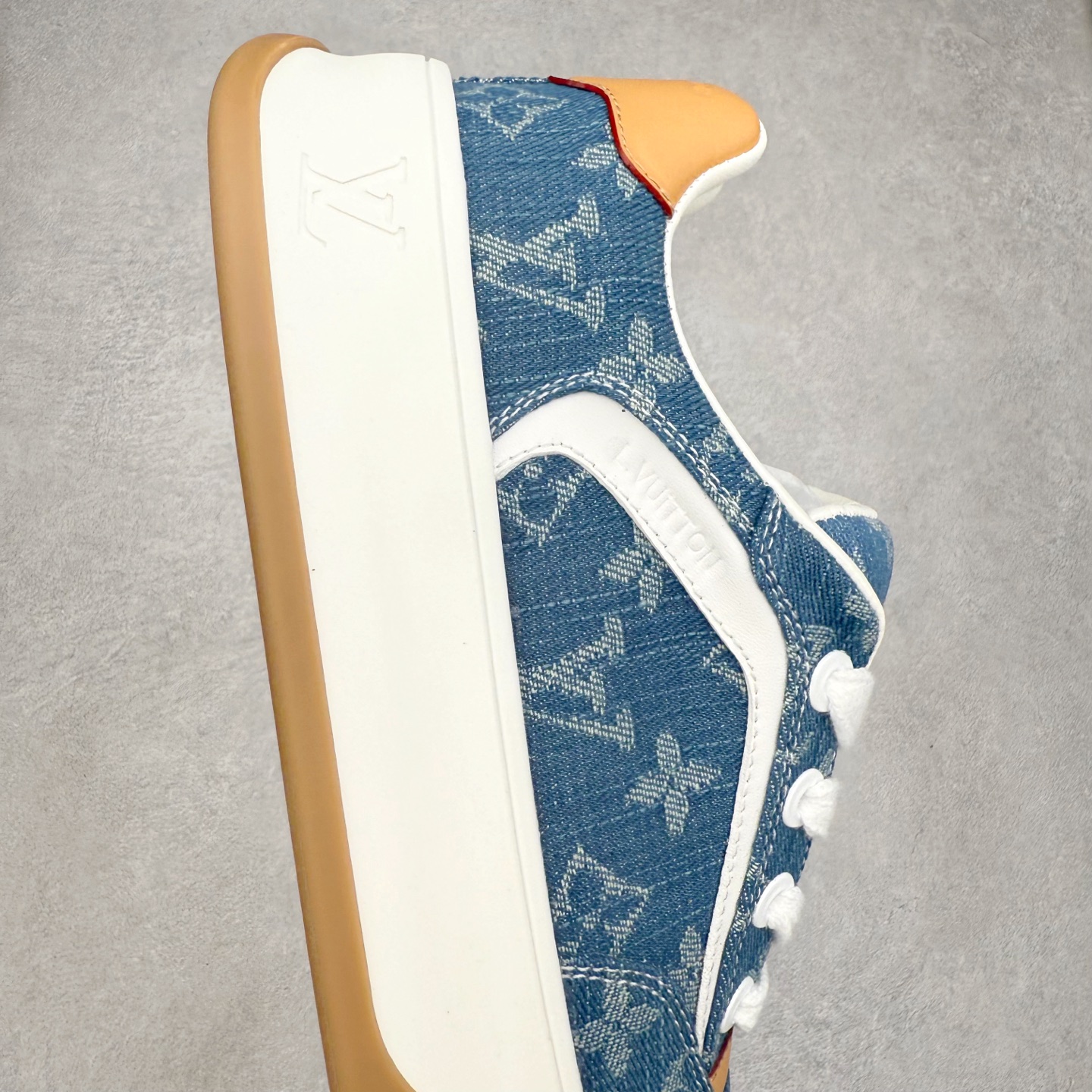 图片[6]-LOUIS VUITTON lv skate sneaker 2026 秋冬男士系列 Classic 牛皮革 圆头系带 低帮 生活休闲鞋 原版开发 市面唯一正确版本 原版购入开发 欢迎对比 运动鞋于 2025 秋冬男士系列初次亮相 以光滑牛皮革塑造考究设计 可轻松融入各式造型 瞩目 LV 字母标注鞋侧 轻盈橡胶外底点缀 Vuitton 标识 材料使用原版定制进口头层牛皮 内里使用原版进口透气网里 原版开模橡胶发泡材质大底 内增高4CM 尺码：39-45-选品中心