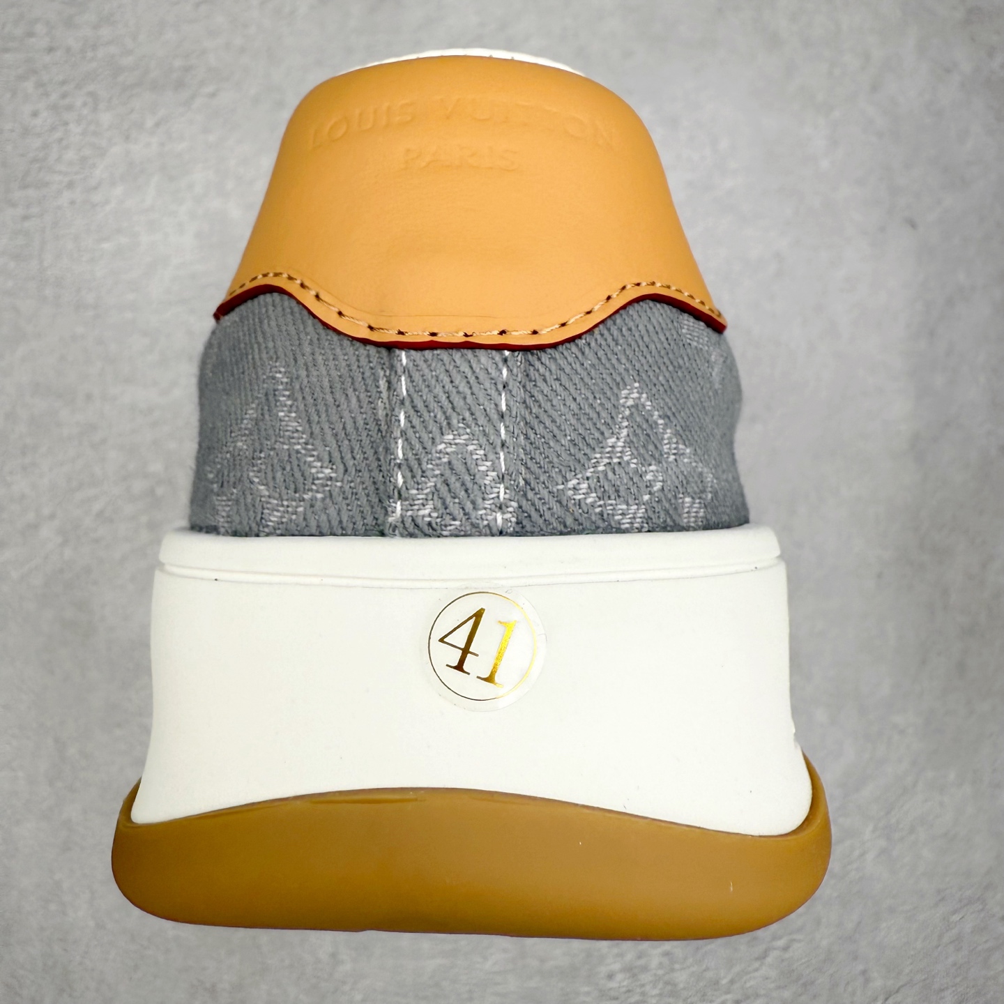 图片[8]-LOUIS VUITTON lv skate sneaker 2026 秋冬男士系列 Classic 牛皮革 圆头系带 低帮 生活休闲鞋 原版开发 市面唯一正确版本 原版购入开发 欢迎对比 运动鞋于 2025 秋冬男士系列初次亮相 以光滑牛皮革塑造考究设计 可轻松融入各式造型 瞩目 LV 字母标注鞋侧 轻盈橡胶外底点缀 Vuitton 标识 材料使用原版定制进口头层牛皮 内里使用原版进口透气网里 原版开模橡胶发泡材质大底 内增高4CM 尺码：39-45-选品中心