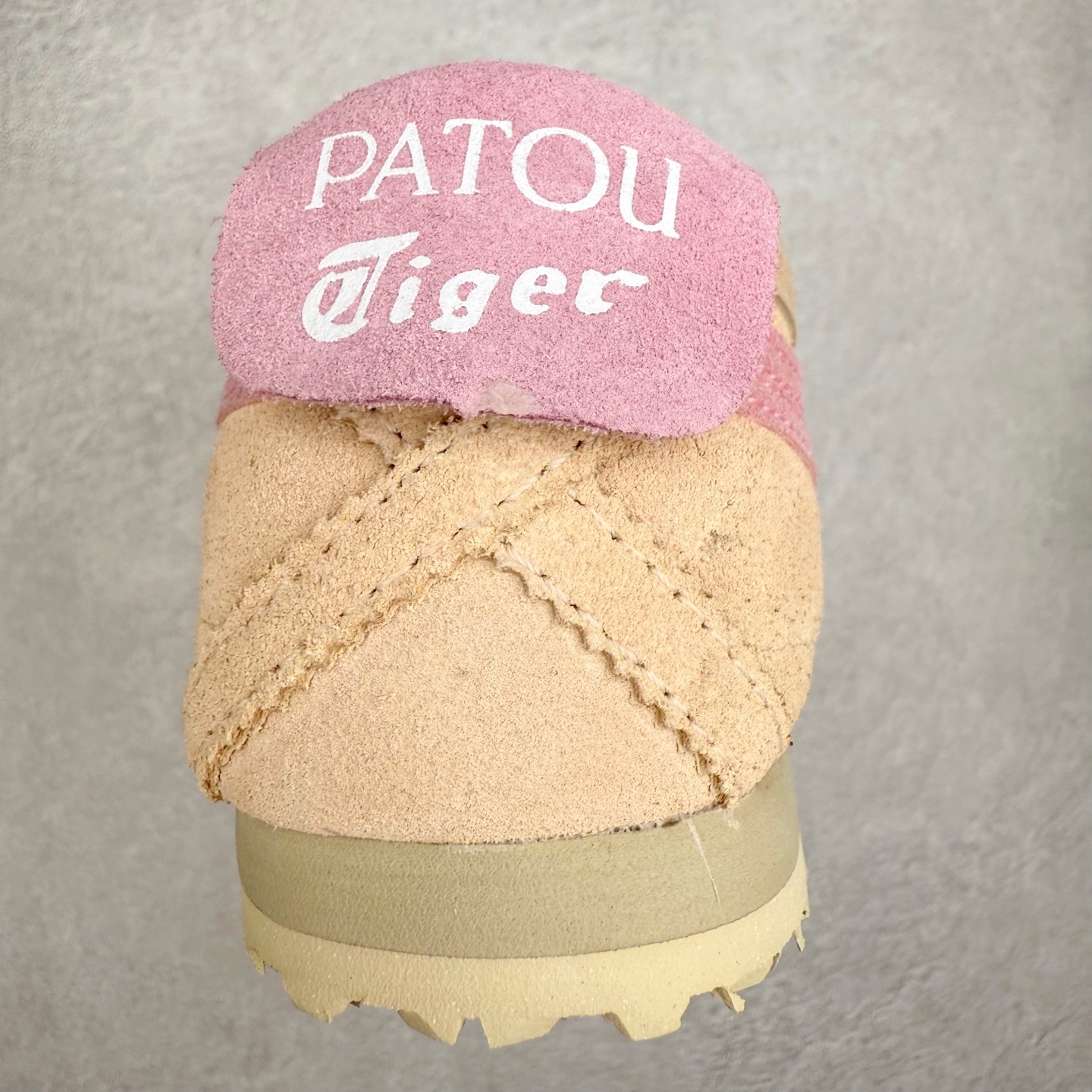 图片[8]-＃纯原福利 Asics Onitsuka Tiger MEXICO 66 亚瑟士鬼冢虎复古经典板鞋 市场最强版本 原厂牛津布加持 海外订单工厂出品 超成熟稳定的做工品控 原装全套纸板楦头开发 原汁原味 完美呈现版型 私模正确鞋底咬花纹路 一比一鞋头弧度高度鞋身弧度 绝不口嗨 细节品控鞋型随意秒杀市面 原档咬花纹路私模大底 一个单元有六个三角形 总体形拼接呈现花瓣状 官方四联吊牌 原装Ortholite轻量化鞋垫 原盒原配 质保卡 说明书 钢印防尘纸 纸板中底带钢印 乳胶组合鞋垫 支持全方位的对比专柜 产品从款式颜色造型上体现出追求舒适和细节的完美 鞋类更是推崇手工制作的严谨与完美 融舒适性与可穿性的设计风格 注重细节的完美和别致魅力 既保持稳重 又不失轻松的时尚感 尺码：36 37 37.5 38 39 39.5 40 40.5 41.5 42 42.5 43.5 44 45-选品中心