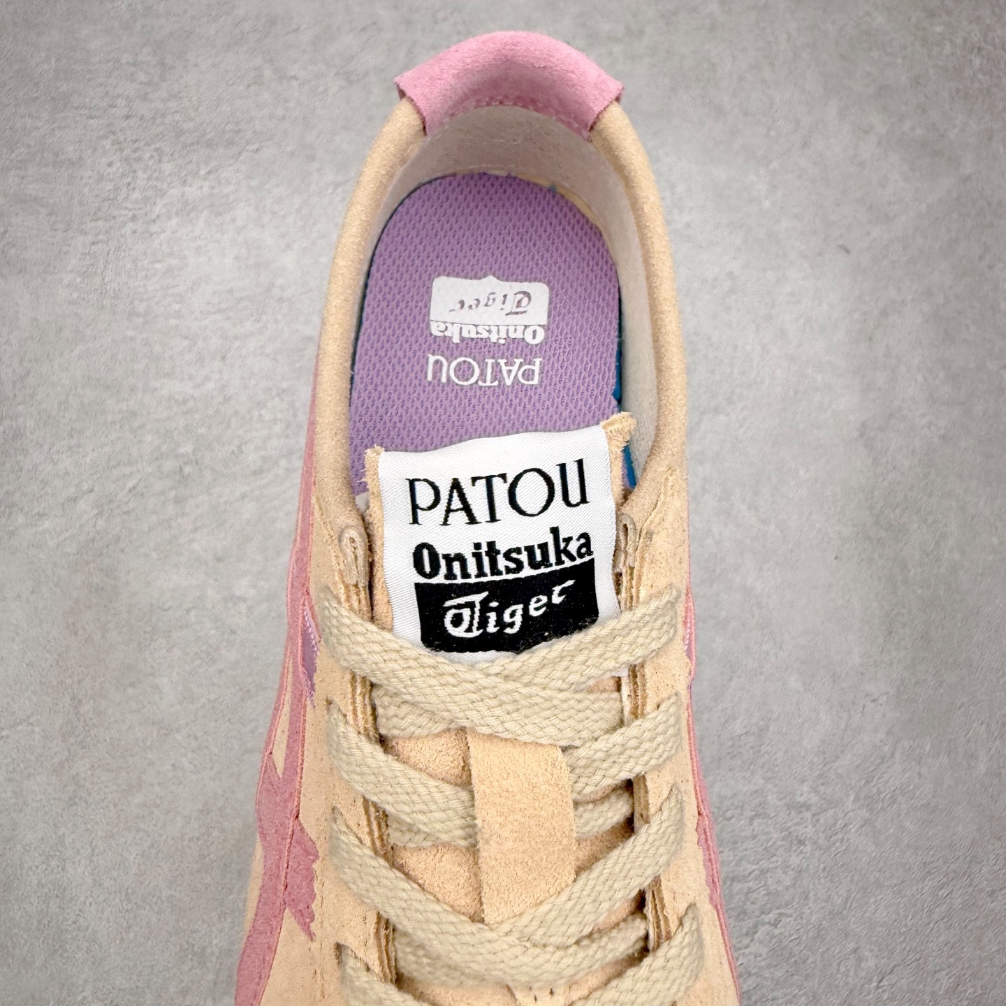 图片[5]-＃纯原福利 Asics Onitsuka Tiger MEXICO 66 亚瑟士鬼冢虎复古经典板鞋 市场最强版本 原厂牛津布加持 海外订单工厂出品 超成熟稳定的做工品控 原装全套纸板楦头开发 原汁原味 完美呈现版型 私模正确鞋底咬花纹路 一比一鞋头弧度高度鞋身弧度 绝不口嗨 细节品控鞋型随意秒杀市面 原档咬花纹路私模大底 一个单元有六个三角形 总体形拼接呈现花瓣状 官方四联吊牌 原装Ortholite轻量化鞋垫 原盒原配 质保卡 说明书 钢印防尘纸 纸板中底带钢印 乳胶组合鞋垫 支持全方位的对比专柜 产品从款式颜色造型上体现出追求舒适和细节的完美 鞋类更是推崇手工制作的严谨与完美 融舒适性与可穿性的设计风格 注重细节的完美和别致魅力 既保持稳重 又不失轻松的时尚感 尺码：36 37 37.5 38 39 39.5 40 40.5 41.5 42 42.5 43.5 44 45-选品中心