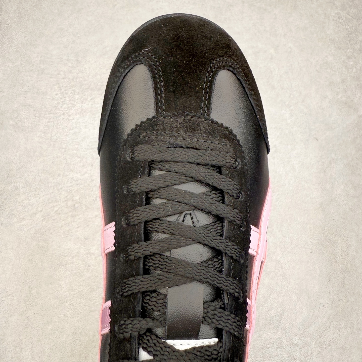 图片[4]-＃纯原福利 Asics Onitsuka Tiger MEXICO 66 亚瑟士鬼冢虎复古经典板鞋 市场最强版本 原厂牛津布加持 海外订单工厂出品 超成熟稳定的做工品控 原装全套纸板楦头开发 原汁原味 完美呈现版型 私模正确鞋底咬花纹路 一比一鞋头弧度高度鞋身弧度 绝不口嗨 细节品控鞋型随意秒杀市面 原档咬花纹路私模大底 一个单元有六个三角形 总体形拼接呈现花瓣状 官方四联吊牌 原装Ortholite轻量化鞋垫 原盒原配 质保卡 说明书 钢印防尘纸 纸板中底带钢印 乳胶组合鞋垫 支持全方位的对比专柜 产品从款式颜色造型上体现出追求舒适和细节的完美 鞋类更是推崇手工制作的严谨与完美 融舒适性与可穿性的设计风格 注重细节的完美和别致魅力 既保持稳重 又不失轻松的时尚感 尺码：36 37 37.5 38 39 39.5 40 40.5 41.5 42 42.5 43.5 44 45-选品中心