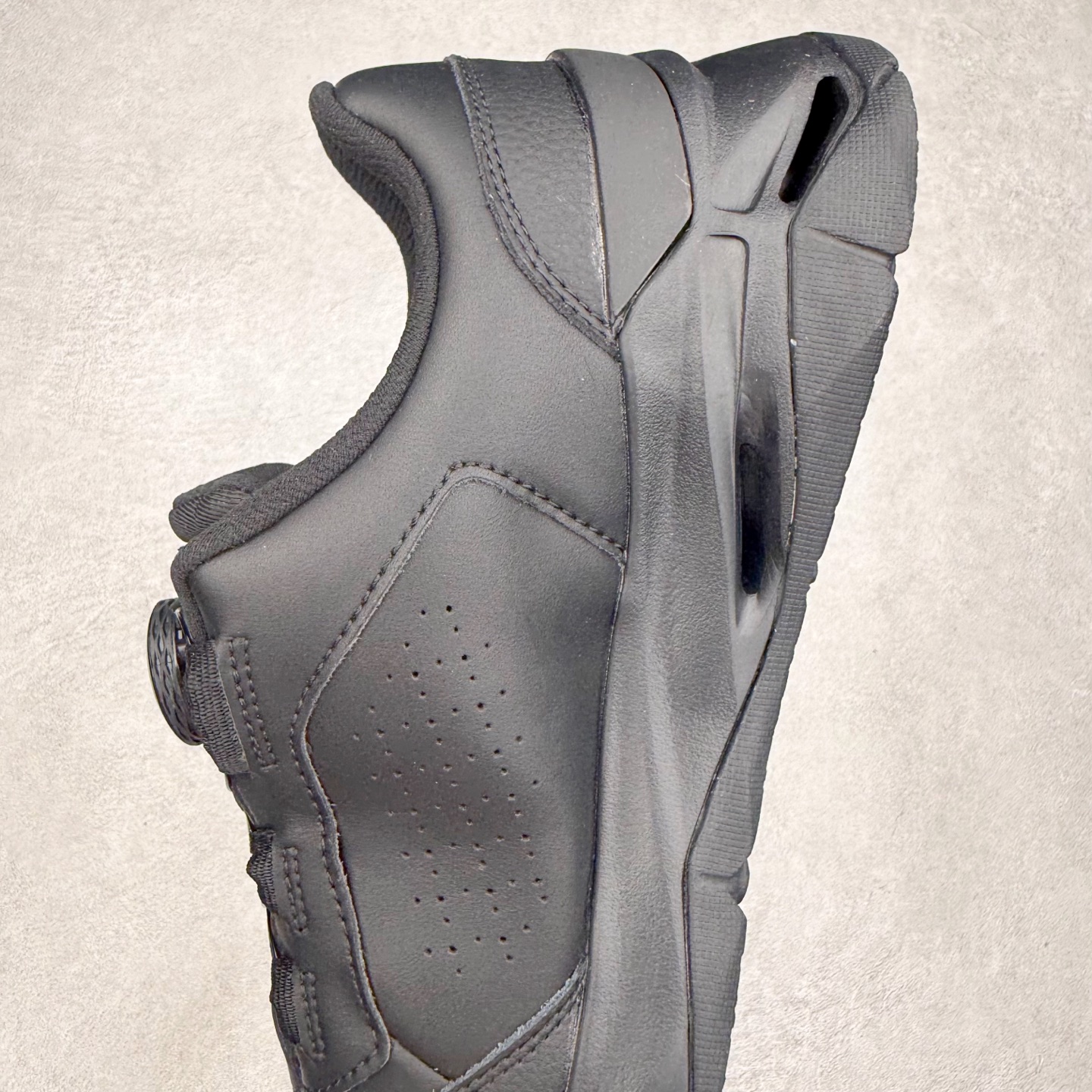 图片[7]-DESCENTE TRAINING 迪桑特系列舒适时尚 舒适防滑耐磨低帮训练鞋 DESCENTE（迪桑特）创立于1935年，品牌名取自法语词汇，意为“滑降”。品牌箭头标识代表滑雪的三种技术“高速直线滑行”、“穿越”和“侧滑”，也寓意品牌在打造高端专业运动产品中不断追求完美的创新精神，致力于成为中国高端专业滑雪、综训、女子、铁人三项、高尔夫的第一品牌。实拍调校N版已经零色差零失真 百分百还原实物色彩所见即所得 不存在货不对板色差等低级问题 选购参考实物拍摄 不混卖不参货 只用心做好货严格选品 承诺混一赔十 尺码：36 36.5 37.5 38 38.5 39 40 40.5 41 42 42.5 43 44 44.5 45-选品中心