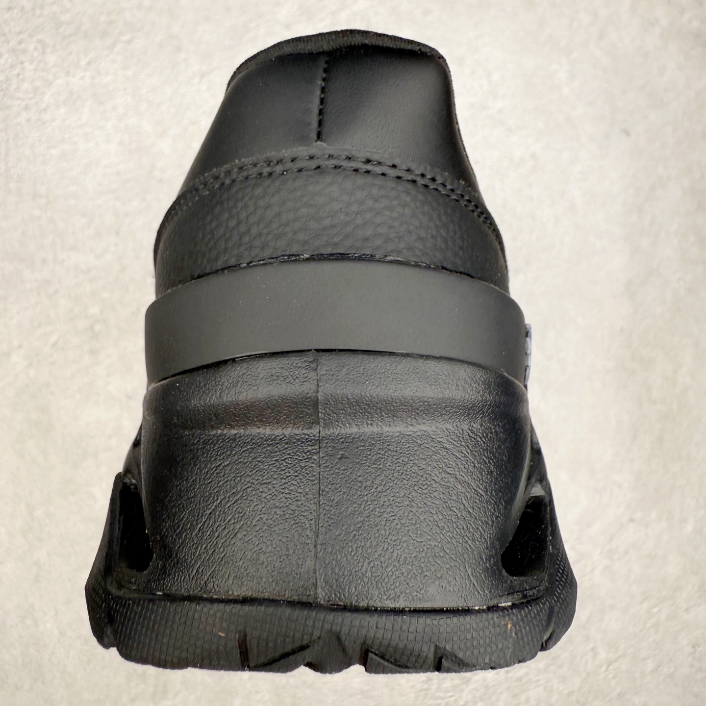 图片[8]-DESCENTE TRAINING 迪桑特系列舒适时尚 舒适防滑耐磨低帮训练鞋 DESCENTE（迪桑特）创立于1935年，品牌名取自法语词汇，意为“滑降”。品牌箭头标识代表滑雪的三种技术“高速直线滑行”、“穿越”和“侧滑”，也寓意品牌在打造高端专业运动产品中不断追求完美的创新精神，致力于成为中国高端专业滑雪、综训、女子、铁人三项、高尔夫的第一品牌。实拍调校N版已经零色差零失真 百分百还原实物色彩所见即所得 不存在货不对板色差等低级问题 选购参考实物拍摄 不混卖不参货 只用心做好货严格选品 承诺混一赔十 尺码：36 36.5 37.5 38 38.5 39 40 40.5 41 42 42.5 43 44 44.5 45-选品中心