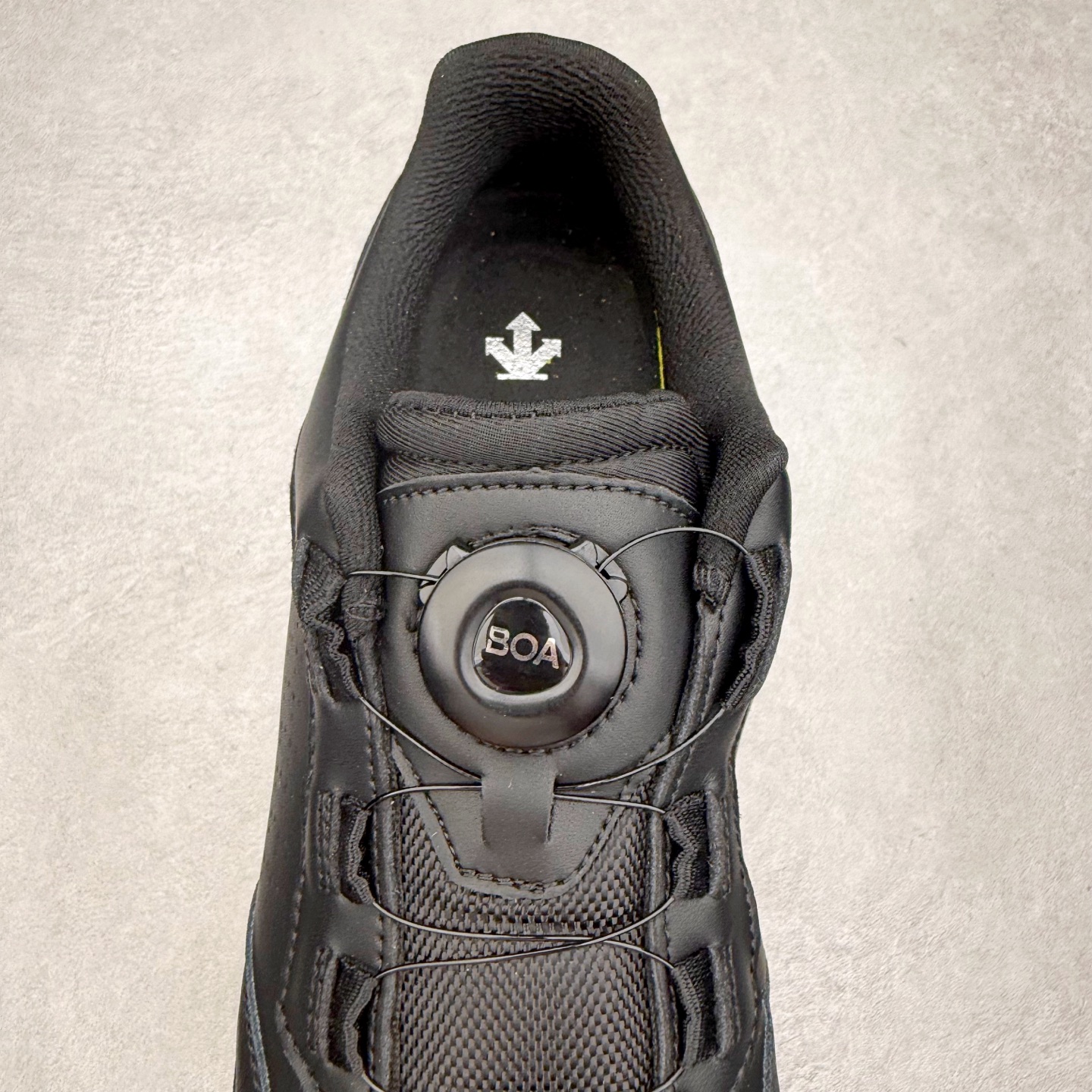 图片[5]-DESCENTE TRAINING 迪桑特系列舒适时尚 舒适防滑耐磨低帮训练鞋 DESCENTE（迪桑特）创立于1935年，品牌名取自法语词汇，意为“滑降”。品牌箭头标识代表滑雪的三种技术“高速直线滑行”、“穿越”和“侧滑”，也寓意品牌在打造高端专业运动产品中不断追求完美的创新精神，致力于成为中国高端专业滑雪、综训、女子、铁人三项、高尔夫的第一品牌。实拍调校N版已经零色差零失真 百分百还原实物色彩所见即所得 不存在货不对板色差等低级问题 选购参考实物拍摄 不混卖不参货 只用心做好货严格选品 承诺混一赔十 尺码：36 36.5 37.5 38 38.5 39 40 40.5 41 42 42.5 43 44 44.5 45-选品中心