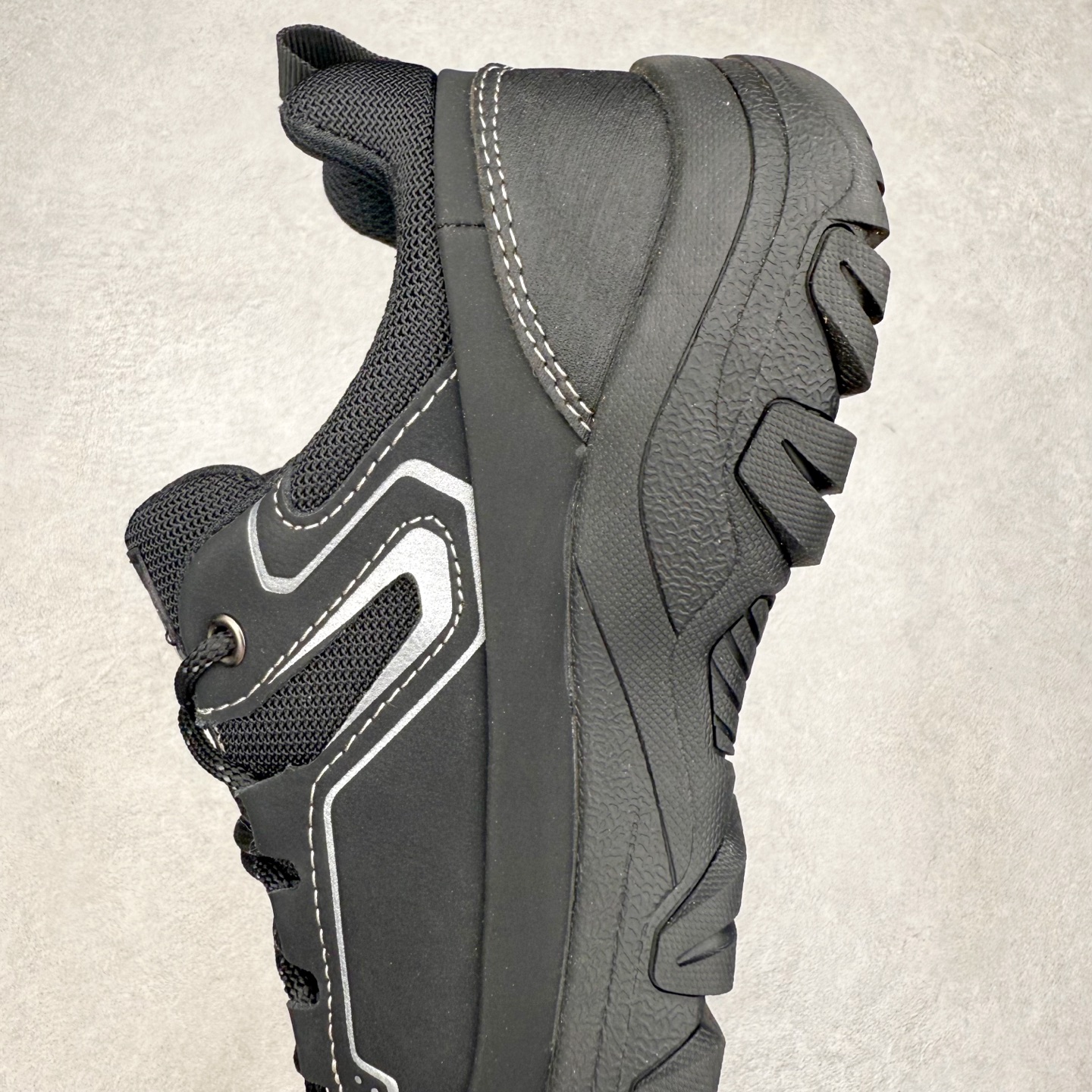 图片[7]-CAMEL骆驼 耐磨防滑 徒步登山 低帮 户外功能鞋 CAMEL骆驼，前身是来自天津的骆驼牌皮鞋厂，创立于1930年。经历近百年的市场激荡，CAMEL骆驼以个性、勇敢、探索及进取精神的丰富内涵成为风摩全球的户外运动品牌。以打造专业户外品牌为发展目标，以户外功能性体验为核心竞争力。CAMEL骆驼始终坚定把控产品高品质的需求，倾力研发出ENFO-TECH高科技系列，取得多项海内外重磅品质大奖，也收获了众多用户的信任和好评。截至目前，已有近4000家线下门店和5000万VIP客户，全面覆盖中国一二线城市，行销全球100多个国家和地区。未来，骆驼仍将继续追求高品质多样化的产品供应，为用户打造更舒适的户外穿着体验。实拍调校N版已经零色差零失真 百分百还原实物色彩所见即所得 不存在货不对板色差等低级问题 选购参考实物拍摄 不混卖不参货 只用心做好货严格选品 承诺混一赔十 尺码：36 36.5 37.5 38 38.5 39 40 40.5 41 42 42.5 43 44 44.5 45-选品中心