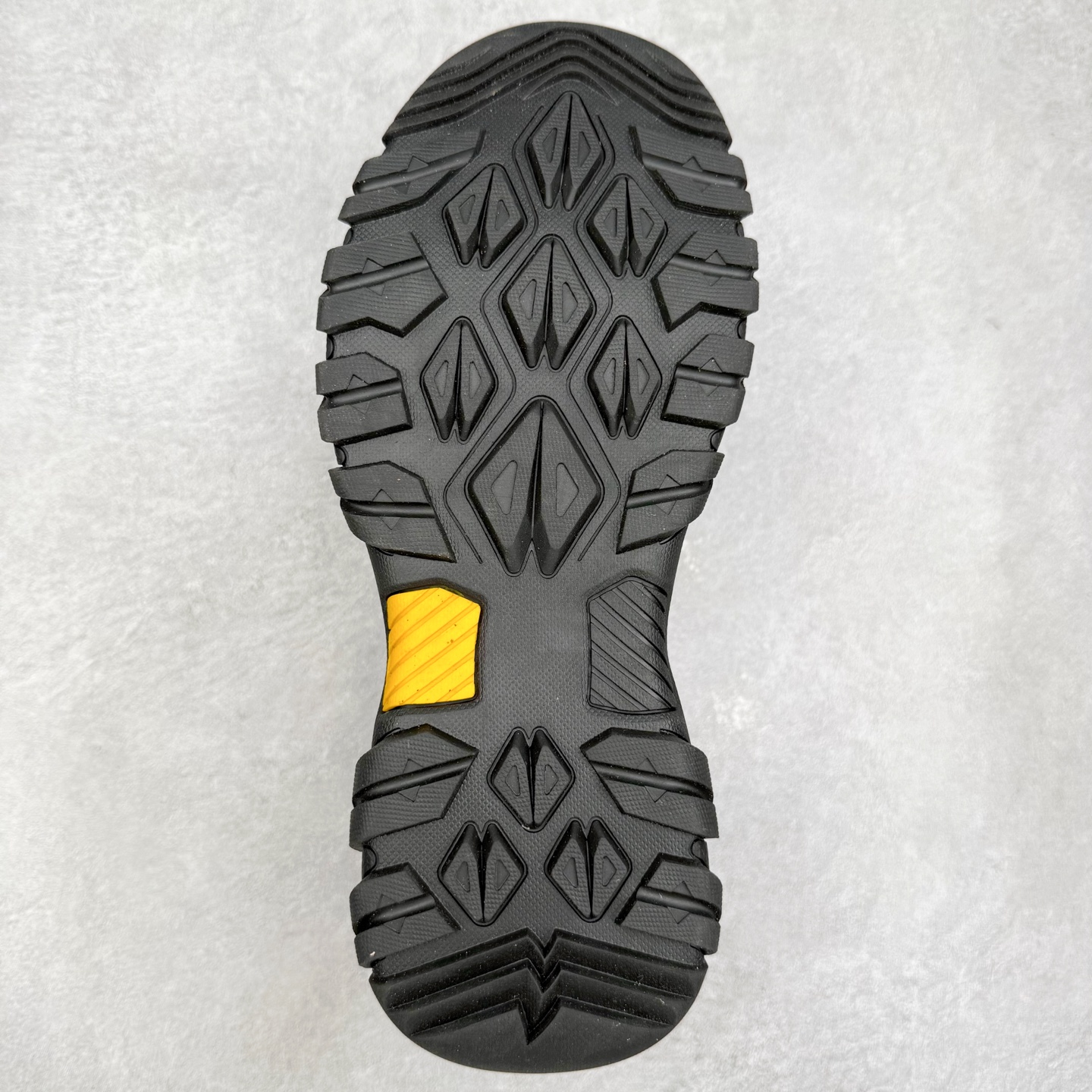 图片[9]-CAMEL骆驼 耐磨防滑 徒步登山 低帮 户外功能鞋 CAMEL骆驼，前身是来自天津的骆驼牌皮鞋厂，创立于1930年。经历近百年的市场激荡，CAMEL骆驼以个性、勇敢、探索及进取精神的丰富内涵成为风摩全球的户外运动品牌。以打造专业户外品牌为发展目标，以户外功能性体验为核心竞争力。CAMEL骆驼始终坚定把控产品高品质的需求，倾力研发出ENFO-TECH高科技系列，取得多项海内外重磅品质大奖，也收获了众多用户的信任和好评。截至目前，已有近4000家线下门店和5000万VIP客户，全面覆盖中国一二线城市，行销全球100多个国家和地区。未来，骆驼仍将继续追求高品质多样化的产品供应，为用户打造更舒适的户外穿着体验。实拍调校N版已经零色差零失真 百分百还原实物色彩所见即所得 不存在货不对板色差等低级问题 选购参考实物拍摄 不混卖不参货 只用心做好货严格选品 承诺混一赔十 尺码：36 36.5 37.5 38 38.5 39 40 40.5 41 42 42.5 43 44 44.5 45-选品中心