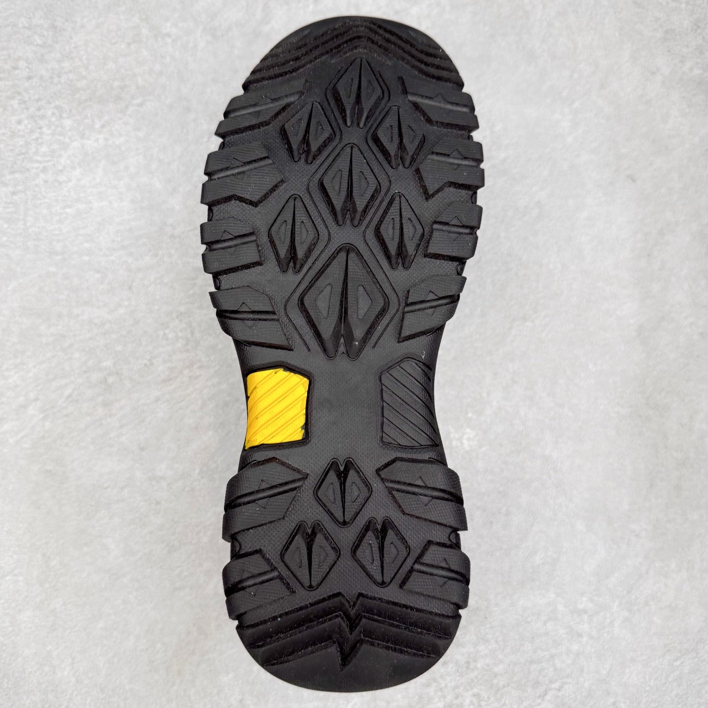 图片[9]-CAMEL骆驼 耐磨防滑 徒步登山 低帮 户外功能鞋 CAMEL骆驼，前身是来自天津的骆驼牌皮鞋厂，创立于1930年。经历近百年的市场激荡，CAMEL骆驼以个性、勇敢、探索及进取精神的丰富内涵成为风摩全球的户外运动品牌。以打造专业户外品牌为发展目标，以户外功能性体验为核心竞争力。CAMEL骆驼始终坚定把控产品高品质的需求，倾力研发出ENFO-TECH高科技系列，取得多项海内外重磅品质大奖，也收获了众多用户的信任和好评。截至目前，已有近4000家线下门店和5000万VIP客户，全面覆盖中国一二线城市，行销全球100多个国家和地区。未来，骆驼仍将继续追求高品质多样化的产品供应，为用户打造更舒适的户外穿着体验。实拍调校N版已经零色差零失真 百分百还原实物色彩所见即所得 不存在货不对板色差等低级问题 选购参考实物拍摄 不混卖不参货 只用心做好货严格选品 承诺混一赔十 尺码：36 36.5 37.5 38 38.5 39 40 40.5 41 42 42.5 43 44 44.5 45-选品中心