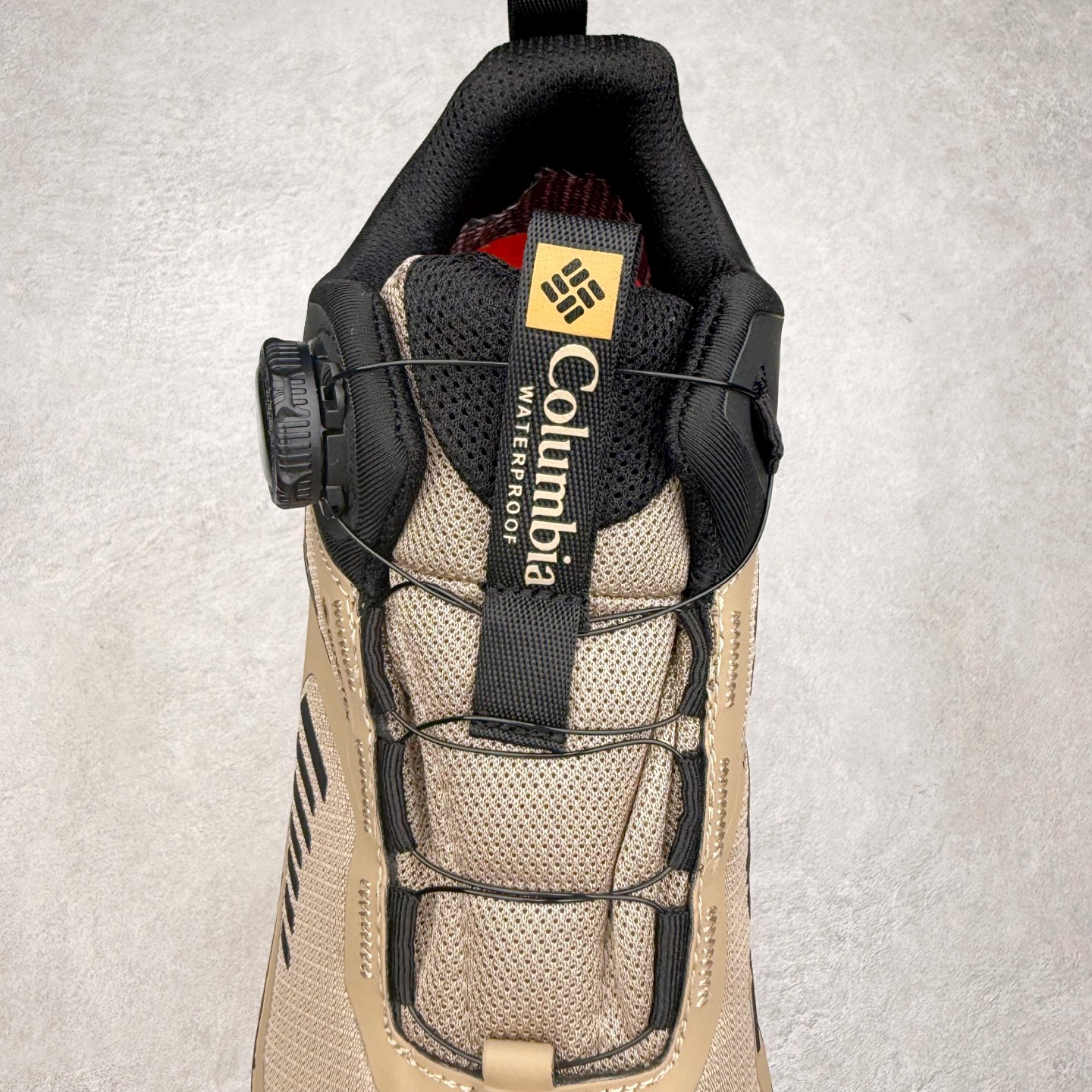 图片[5]-Columbia哥伦比亚男士徒步越野机能运动跑鞋 鞋面主体部分采用网状薄翼材质中底是大坡王最具特色的山形结构 鞋带采用 旋钮快速穿脱系统 全系列延续 山棱线工业设计设计，鞋面采用OUTDRY™立体轻盈科技鞋面，保持优越性能，透气干爽，从容应对野外多变状况；鞋底使用鞋底采用Vibram Megagrip 大底，抓地耐磨，三角多向奇钉设计易于鞋底异物排出，助你轻松掌控各种野外地形；而FluidFrame™中底稳定系统搭载TECHLITE+™升级轻盈缓震技术，轻软回弹，轻松跨越障碍。 尺码：40-45-选品中心