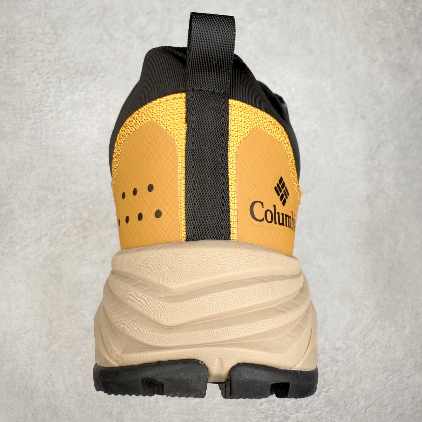 图片[8]-Columbia哥伦比亚男士徒步越野机能运动跑鞋 鞋面主体部分采用网状薄翼材质中底是大坡王最具特色的山形结构 鞋带采用 旋钮快速穿脱系统 全系列延续 山棱线工业设计设计，鞋面采用OUTDRY™立体轻盈科技鞋面，保持优越性能，透气干爽，从容应对野外多变状况；鞋底使用鞋底采用Vibram Megagrip 大底，抓地耐磨，三角多向奇钉设计易于鞋底异物排出，助你轻松掌控各种野外地形；而FluidFrame™中底稳定系统搭载TECHLITE+™升级轻盈缓震技术，轻软回弹，轻松跨越障碍。 尺码：40-45-选品中心