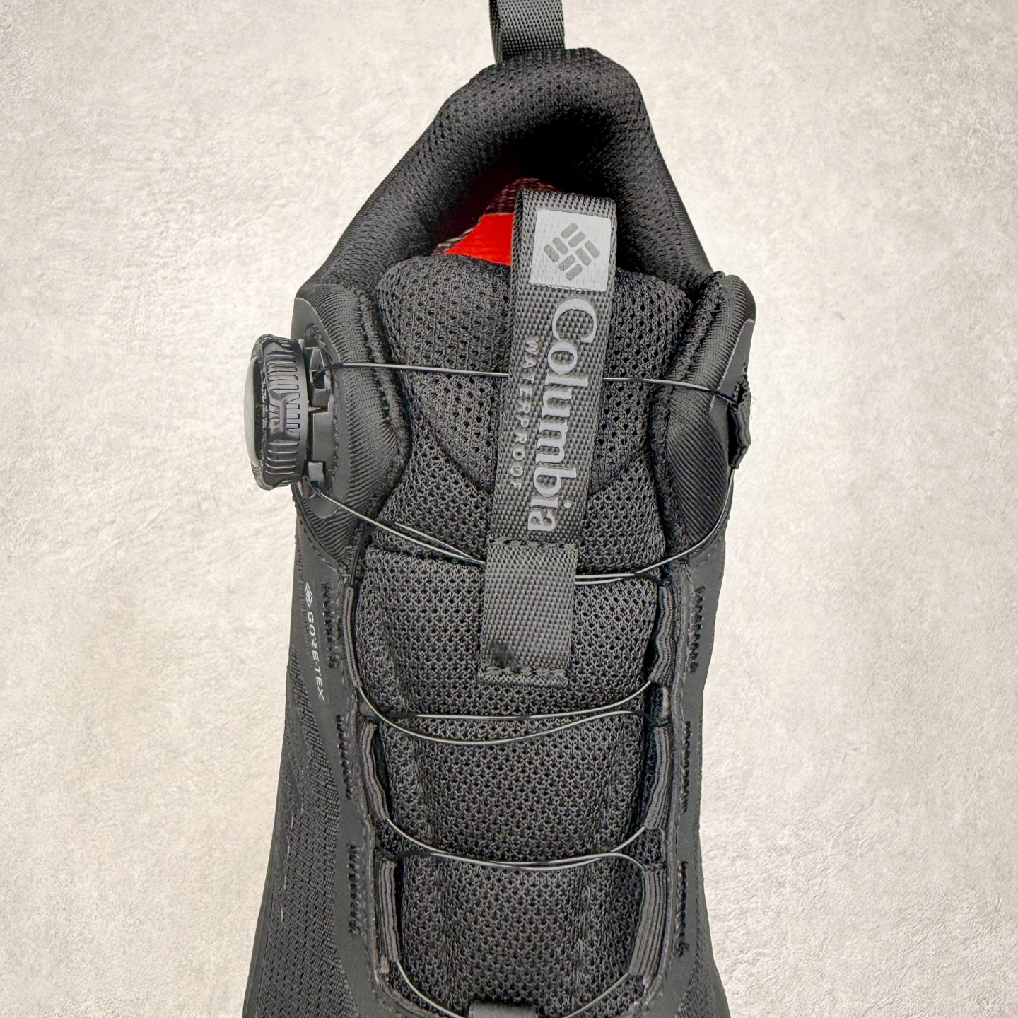 图片[5]-Columbia哥伦比亚男士徒步越野机能运动跑鞋 鞋面主体部分采用网状薄翼材质中底是大坡王最具特色的山形结构 鞋带采用 旋钮快速穿脱系统 全系列延续 山棱线工业设计设计，鞋面采用OUTDRY™立体轻盈科技鞋面，保持优越性能，透气干爽，从容应对野外多变状况；鞋底使用鞋底采用Vibram Megagrip 大底，抓地耐磨，三角多向奇钉设计易于鞋底异物排出，助你轻松掌控各种野外地形；而FluidFrame™中底稳定系统搭载TECHLITE+™升级轻盈缓震技术，轻软回弹，轻松跨越障碍。 尺码：40-45-选品中心