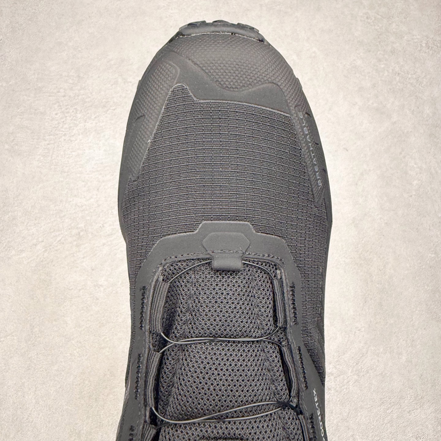 图片[4]-Columbia哥伦比亚男士徒步越野机能运动跑鞋 鞋面主体部分采用网状薄翼材质中底是大坡王最具特色的山形结构 鞋带采用 旋钮快速穿脱系统 全系列延续 山棱线工业设计设计，鞋面采用OUTDRY™立体轻盈科技鞋面，保持优越性能，透气干爽，从容应对野外多变状况；鞋底使用鞋底采用Vibram Megagrip 大底，抓地耐磨，三角多向奇钉设计易于鞋底异物排出，助你轻松掌控各种野外地形；而FluidFrame™中底稳定系统搭载TECHLITE+™升级轻盈缓震技术，轻软回弹，轻松跨越障碍。 尺码：40-45-选品中心