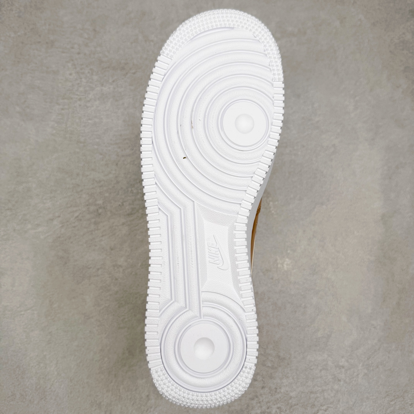 图片[9]-NK Air Force 1´07 Low 空军一号低帮百搭休闲运动板鞋 CQ6566-900 柔软、弹性十足的缓震性能和出色的中底设计 横跨复古与现代的外型结合 造就出风靡全球 三十多年的Force 1 直到今天还深受青睐 实拍调校N版已经零色差零失真 百分百还原实物色彩所见即所得 不存在货不对板色差等低级问题 选购参考实物拍摄 不混卖不参货 只用心做好货严格选品 承诺混一赔十 尺码：36 36.5 37.5 38 38.5 39 40 40.5 41 42 42.5 43 44 44.5 45-选品中心