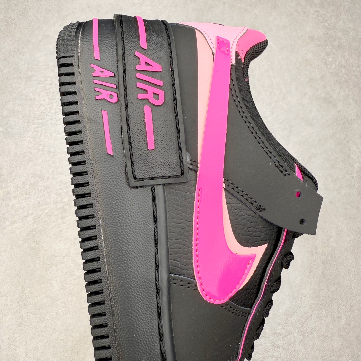 图片[6]-NK Air Force 1´07 Low 空军一号低帮百搭休闲运动板鞋 CI0919-006 柔软、弹性十足的缓震性能和出色的中底设计 横跨复古与现代的外型结合 造就出风靡全球 三十多年的Force 1 直到今天还深受青睐 实拍调校N版已经零色差零失真 百分百还原实物色彩所见即所得 不存在货不对板色差等低级问题 选购参考实物拍摄 不混卖不参货 只用心做好货严格选品 承诺混一赔十 尺码：36 36.5 37.5 38 38.5 39 40 40.5 41 42 42.5 43 44 44.5 45-选品中心