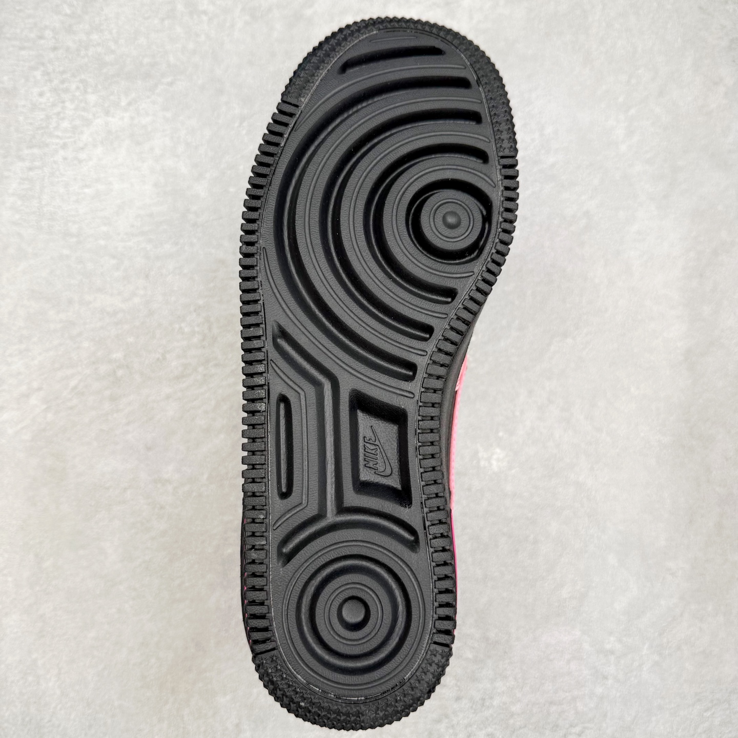 图片[9]-NK Air Force 1´07 Low 空军一号低帮百搭休闲运动板鞋 CI0919-006 柔软、弹性十足的缓震性能和出色的中底设计 横跨复古与现代的外型结合 造就出风靡全球 三十多年的Force 1 直到今天还深受青睐 实拍调校N版已经零色差零失真 百分百还原实物色彩所见即所得 不存在货不对板色差等低级问题 选购参考实物拍摄 不混卖不参货 只用心做好货严格选品 承诺混一赔十 尺码：36 36.5 37.5 38 38.5 39 40 40.5 41 42 42.5 43 44 44.5 45-选品中心