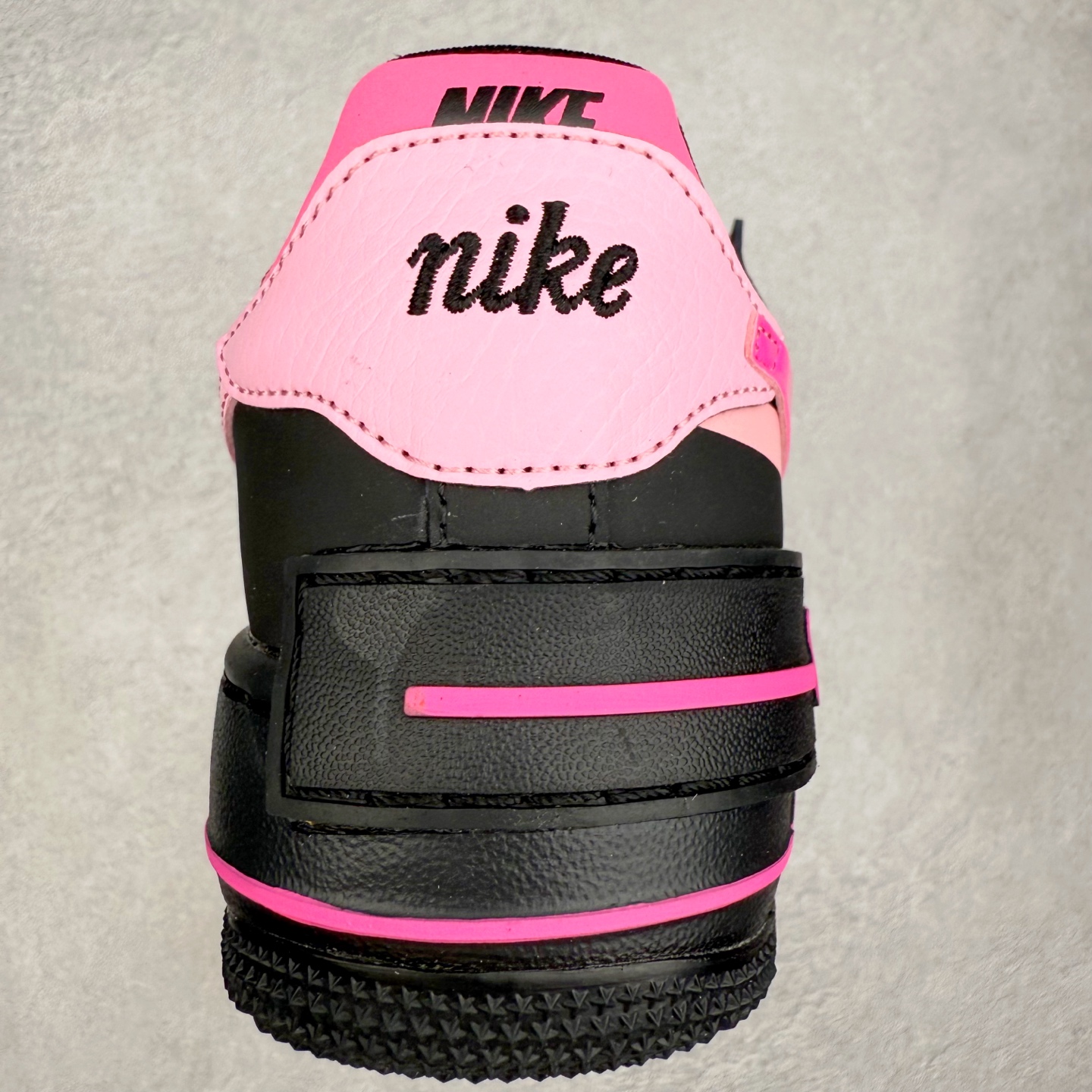 图片[8]-NK Air Force 1´07 Low 空军一号低帮百搭休闲运动板鞋 CI0919-006 柔软、弹性十足的缓震性能和出色的中底设计 横跨复古与现代的外型结合 造就出风靡全球 三十多年的Force 1 直到今天还深受青睐 实拍调校N版已经零色差零失真 百分百还原实物色彩所见即所得 不存在货不对板色差等低级问题 选购参考实物拍摄 不混卖不参货 只用心做好货严格选品 承诺混一赔十 尺码：36 36.5 37.5 38 38.5 39 40 40.5 41 42 42.5 43 44 44.5 45-选品中心