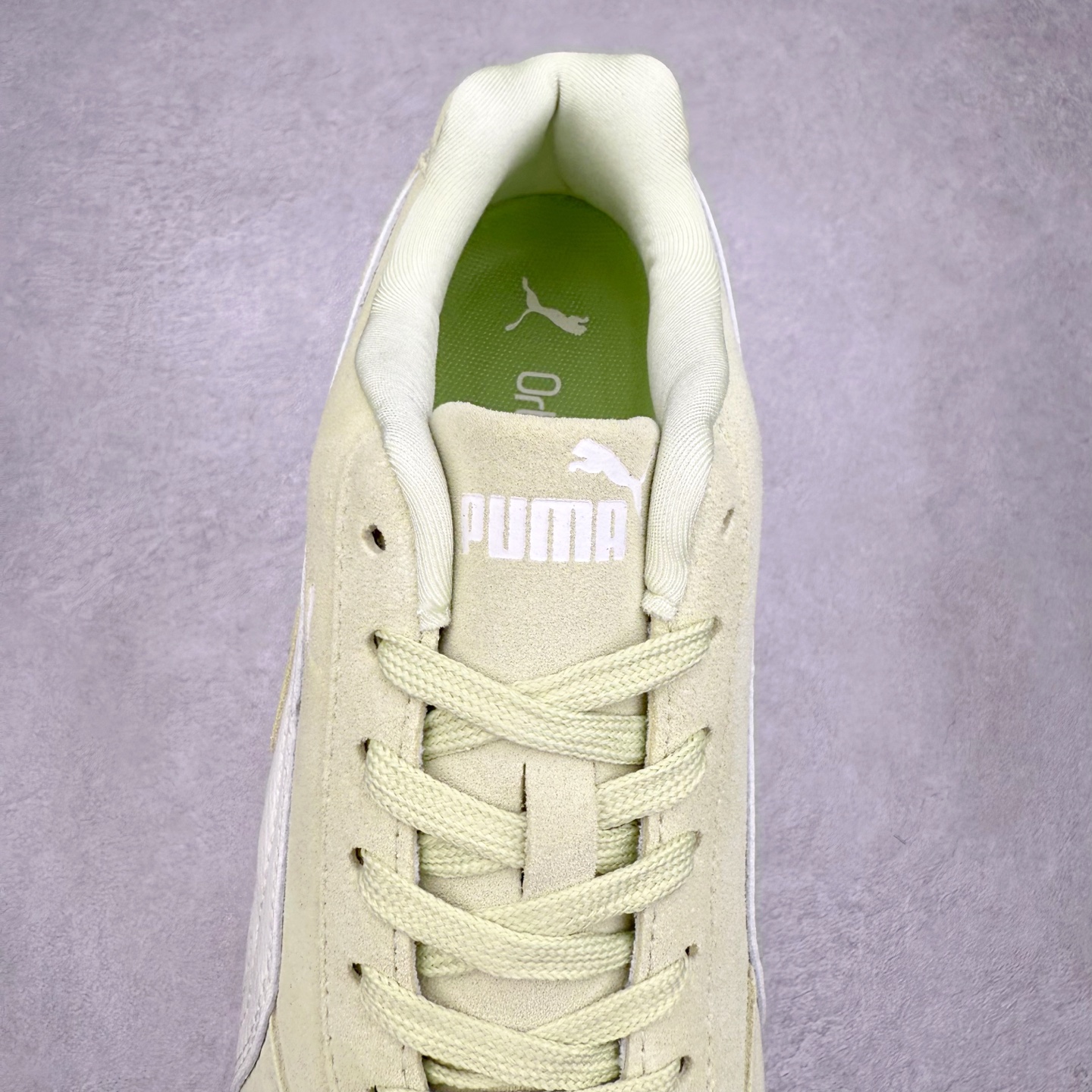 图片[5]-＃TG特价福利 PUMA Speedca OG 彪马极速赛车系列低帮德训风拼接复古百搭休闲运动赛车鞋 鞋款从80、90年代赛车手所穿的防火赛车鞋为原型，鞋身线条模仿了赛车的流线廓形，体现了空气动力学原理的结构。简约流畅的外观，恰好又和贯穿其中的Formstrip Logo融合恰到好处，视觉上细节丰富且协调。本次Speedcat OG鞋款归来，最大看点自然式保留了窄版鞋型以及薄底构造。这两年各品牌鞋底越做越厚，Speedcat反其道而行之，上脚几乎无鞋底的效果带来耳目一新的视觉体验。鞋面依旧是以质感细腻的麂皮材质打造，并且大面积近乎全包裹的使用，复古味道也愈发浓烈。配色上更是将最原始的黑色和红色带回，向F1赛车队的标志性队服致敬。相信让各位一眼种草的更多是出挑的大红色，上脚即可瞬间点亮整体造型，在以球鞋为核心的OOTD中脱颖而出。而另一款黑色则是低调的万金油，彰显新潮个性的同时又不喧宾夺主，也是热爱简约系穿搭朋友的首选。 尺码：35.5 36 37 37.5 38 38.5 39 40 40.5 41 42 42.5 43 44 44.5 45-选品中心