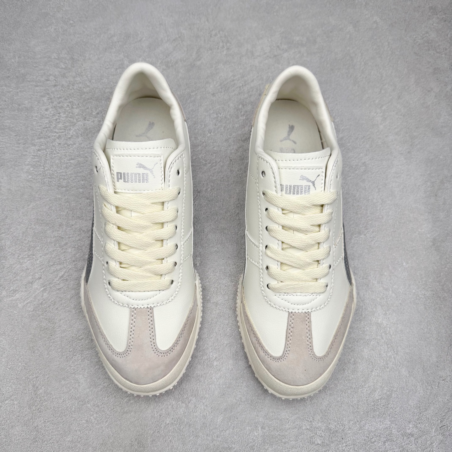 图片[2]-PUMA Bella UT Low 彪马贝拉UT系列低帮薄底德训复古风经典百搭休闲慢跑鞋 继将 Speedcat OG 带回后，近日 Puma 再以品牌档案室的经典鞋型 Bella OG 为蓝本，推出契合时下薄底球鞋趋势的 Bella UT 鞋款。自 21 世纪初问世以来，Bella OG 鞋型以其独特的薄底设计和上翻外底设计收获了众多年轻拥趸，更是 PUMA DNA 中不可磨灭的经典。此番重新推出的 Bella UT 鞋款，整体鞋面采用上乘皮革材质，并延续 Formstrip 设计语言；鞋头处采用精致的包头设计，搭配麂皮材质提升质感；鞋底部分保留 Bella 鞋款标志性的薄底和点状橡胶外底，上翘的设计包裹鞋面；鞋舌与鞋跟分别点缀美洲狮 Logo 与品牌字母 Logo。值得一提的是，本次 Bella UT 鞋款搭载 SOFTFOAM+ 鞋垫，兼顾美学设计与穿着舒适度。而配色上则提供白、黄、蓝、银、粉五款颜色。尺码：35.5 36 37 37.5 38 39 39.5 40 40.5 41 42 42.5 43 44 44.5 45-选品中心