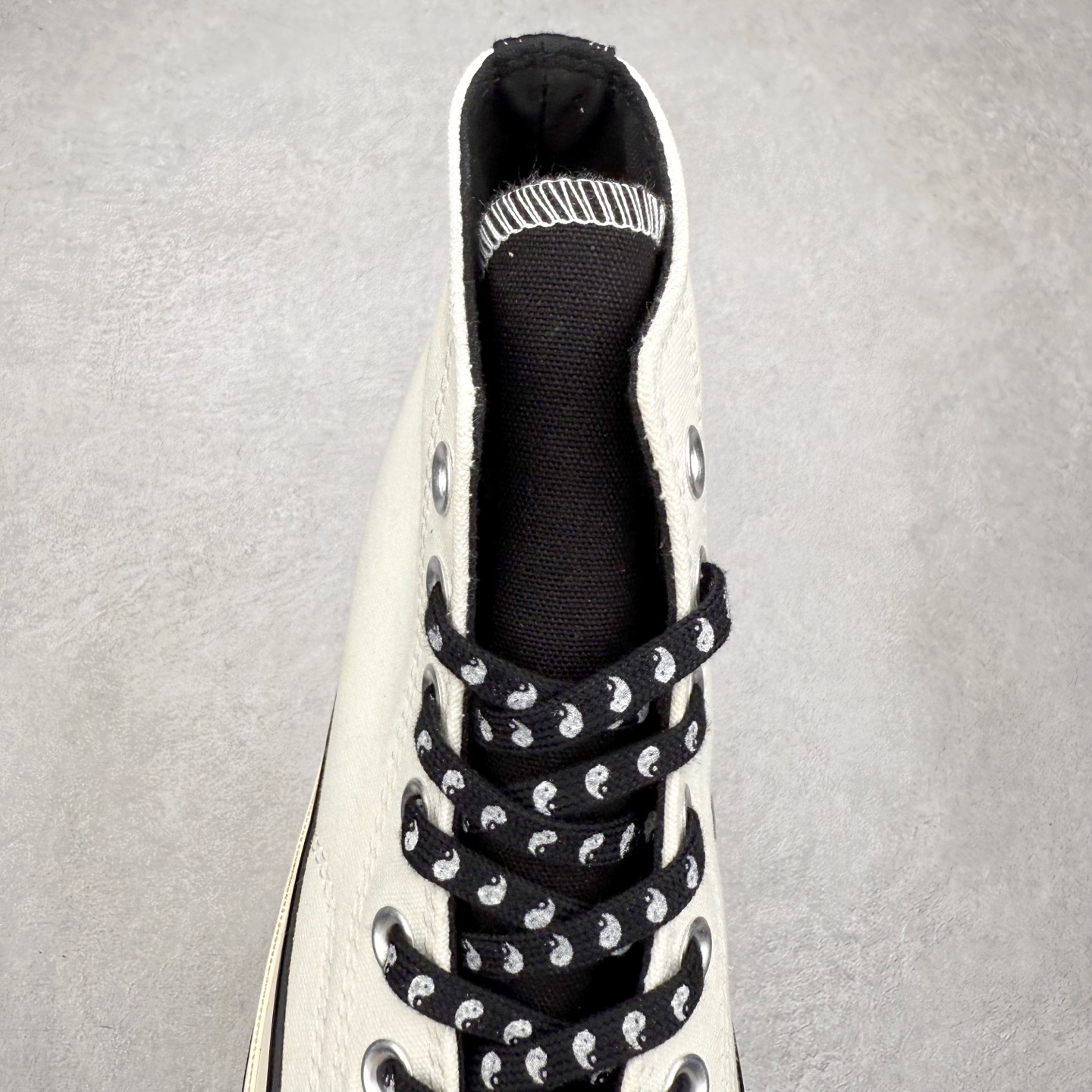 图片[5]-Converse Chuck 1970s 太极白黑 中国元素阴阳太极系列 重磅回归‼️ 鞋款以当下最火的1970s为基础 鞋身采用阴阳拼色设计 鞋底半月黑白构造阴阳太极图案 鞋带印上太极阴阳阵 细节满满 尺码：35 36 36.5 37 37.5 38 39 39.5 40 41 41.5 42 42.5 43 44-选品中心