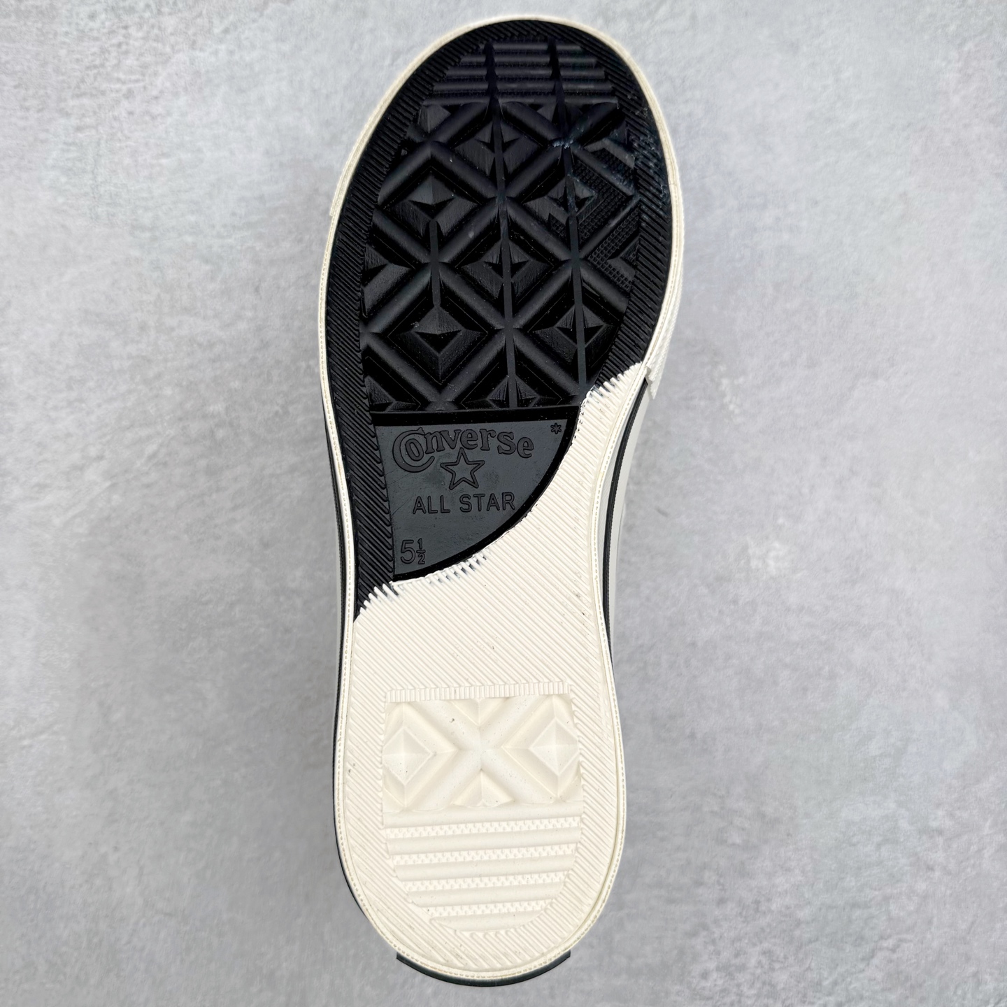 图片[9]-Converse Chuck 1970s 太极白黑 中国元素阴阳太极系列 重磅回归‼️ 鞋款以当下最火的1970s为基础 鞋身采用阴阳拼色设计 鞋底半月黑白构造阴阳太极图案 鞋带印上太极阴阳阵 细节满满 尺码：35 36 36.5 37 37.5 38 39 39.5 40 41 41.5 42 42.5 43 44-选品中心